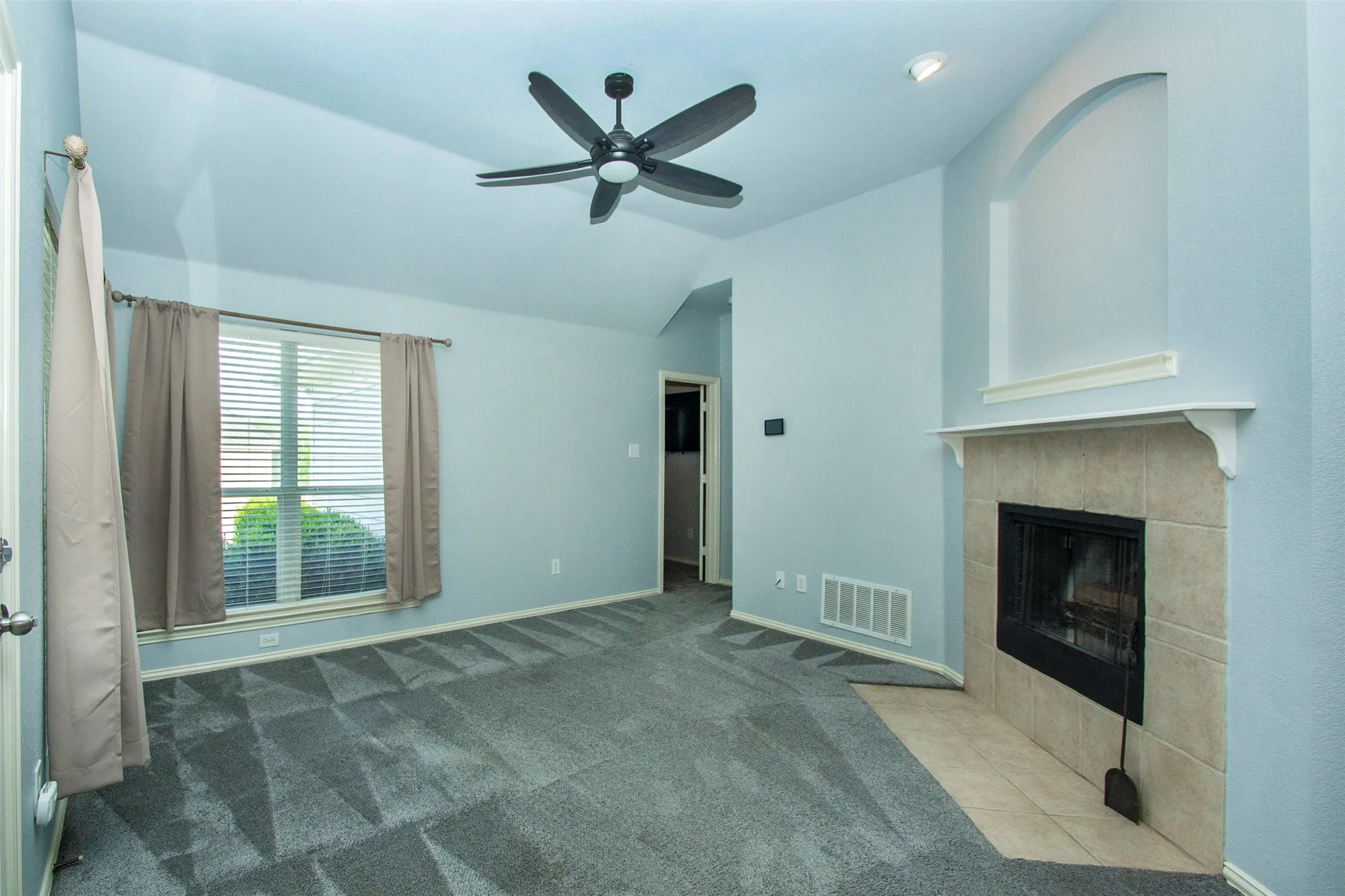 Single Family Residence For Sale in Collin County , 510 Creekside Drive, Anna, Texas 75409, 3 Bedroom, 2 Bathroom, 2 Garage spaces, 1,267 Sqft, built in 2003, Preowned, mls#21230941, Real Estate Agent in Anna, Homes For Sale in Collin county, Homes For Sale in Anna, Realtor in Anna Texas, Real Estate Brokerage Independent Realty Texas, Luminita Cordes Realtor