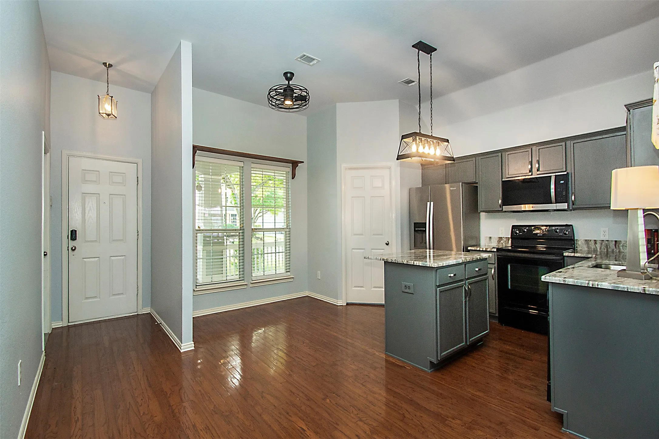 Single Family Residence For Sale in Collin County , 510 Creekside Drive, Anna, Texas 75409, 3 Bedroom, 2 Bathroom, 2 Garage spaces, 1,267 Sqft, built in 2003, Preowned, mls#21230941, Real Estate Agent in Anna, Homes For Sale in Collin county, Homes For Sale in Anna, Realtor in Anna Texas, Real Estate Brokerage Independent Realty Texas, Luminita Cordes Realtor