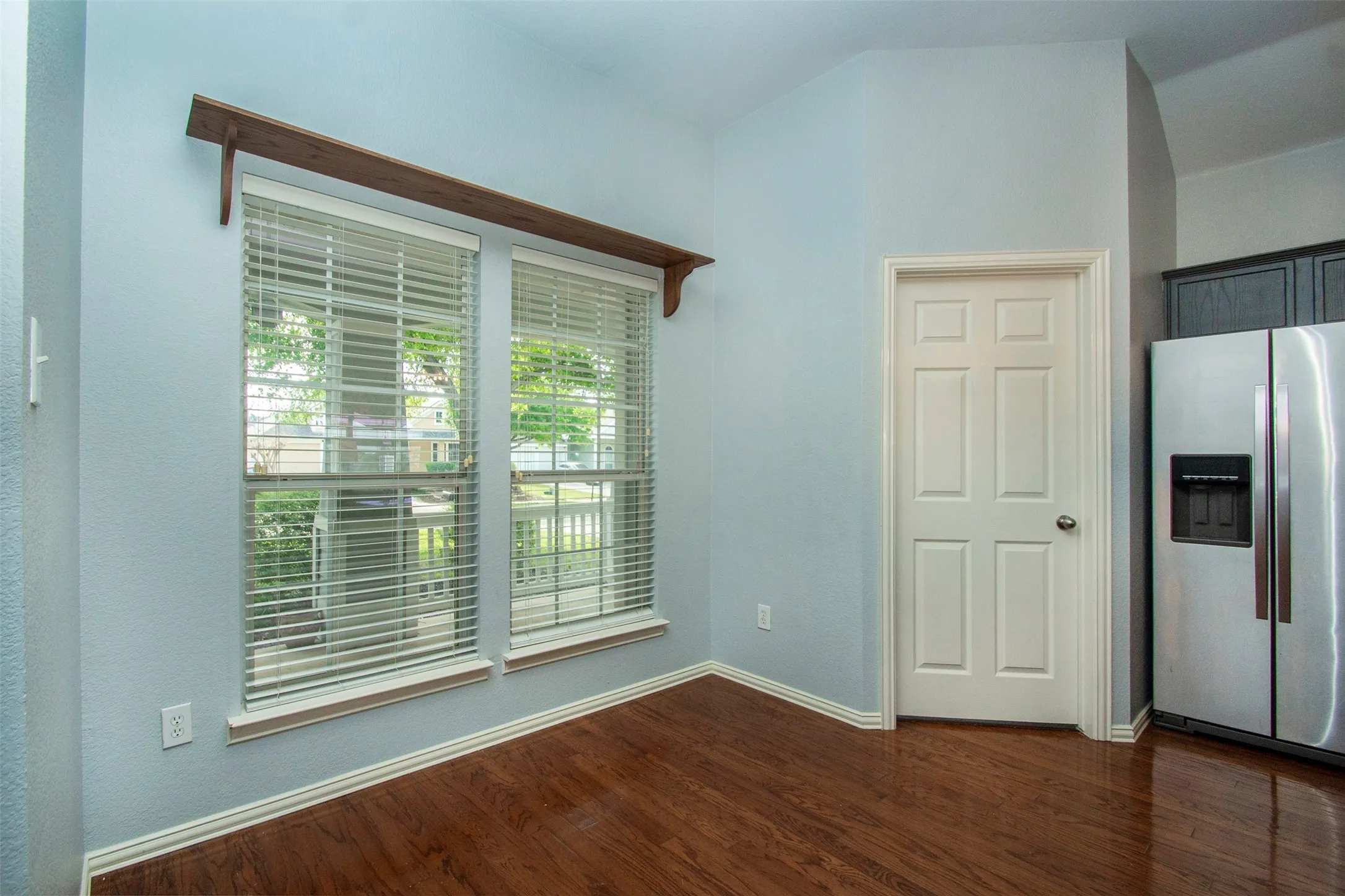 Single Family Residence For Sale in Collin County , 510 Creekside Drive, Anna, Texas 75409, 3 Bedroom, 2 Bathroom, 2 Garage spaces, 1,267 Sqft, built in 2003, Preowned, mls#21230941, Real Estate Agent in Anna, Homes For Sale in Collin county, Homes For Sale in Anna, Realtor in Anna Texas, Real Estate Brokerage Independent Realty Texas, Luminita Cordes Realtor