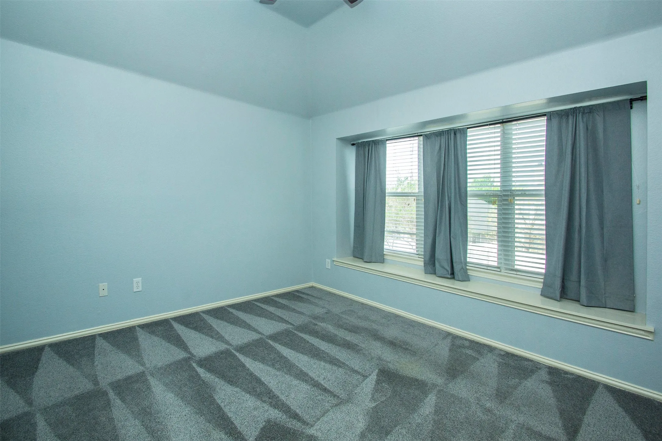 Single Family Residence For Sale in Collin County , 510 Creekside Drive, Anna, Texas 75409, 3 Bedroom, 2 Bathroom, 2 Garage spaces, 1,267 Sqft, built in 2003, Preowned, mls#21230941, Real Estate Agent in Anna, Homes For Sale in Collin county, Homes For Sale in Anna, Realtor in Anna Texas, Real Estate Brokerage Independent Realty Texas, Luminita Cordes Realtor
