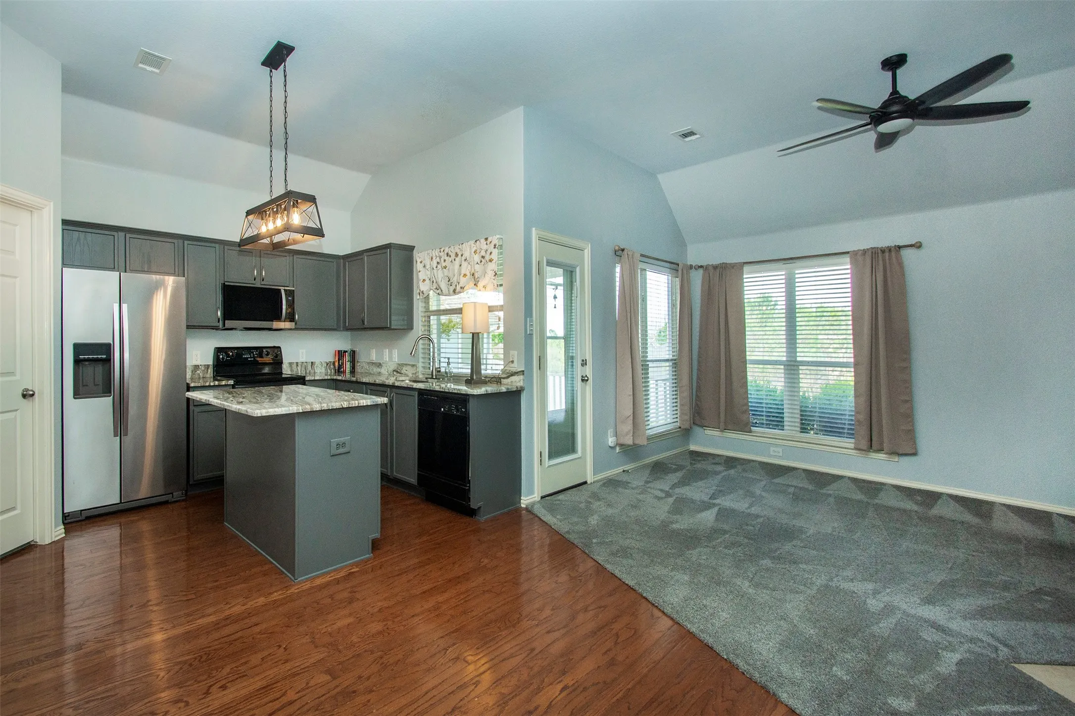 Single Family Residence For Sale in Collin County , 510 Creekside Drive, Anna, Texas 75409, 3 Bedroom, 2 Bathroom, 2 Garage spaces, 1,267 Sqft, built in 2003, Preowned, mls#21230941, Real Estate Agent in Anna, Homes For Sale in Collin county, Homes For Sale in Anna, Realtor in Anna Texas, Real Estate Brokerage Independent Realty Texas, Luminita Cordes Realtor