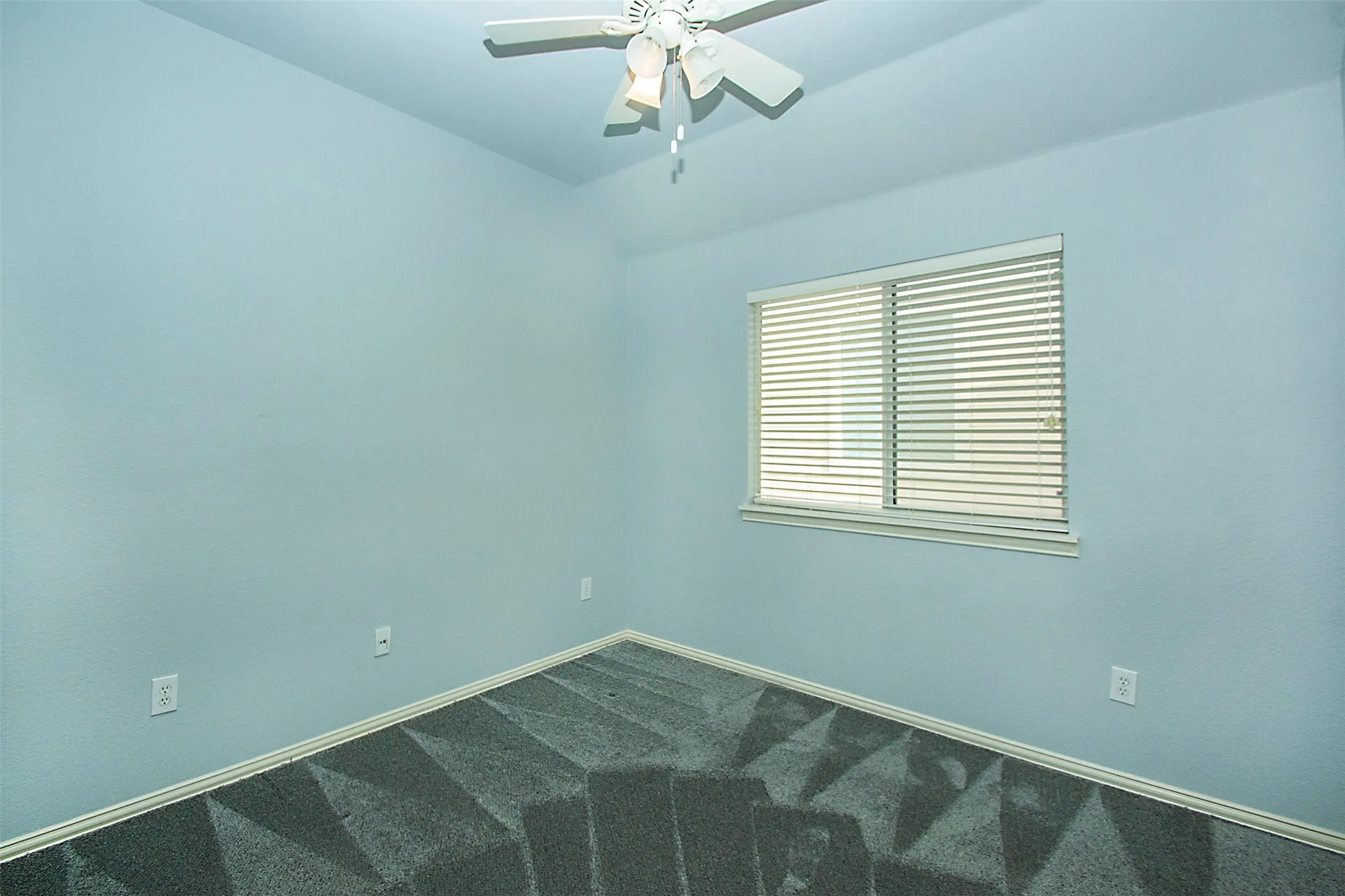 Single Family Residence For Sale in Collin County , 510 Creekside Drive, Anna, Texas 75409, 3 Bedroom, 2 Bathroom, 2 Garage spaces, 1,267 Sqft, built in 2003, Preowned, mls#21230941, Real Estate Agent in Anna, Homes For Sale in Collin county, Homes For Sale in Anna, Realtor in Anna Texas, Real Estate Brokerage Independent Realty Texas, Luminita Cordes Realtor