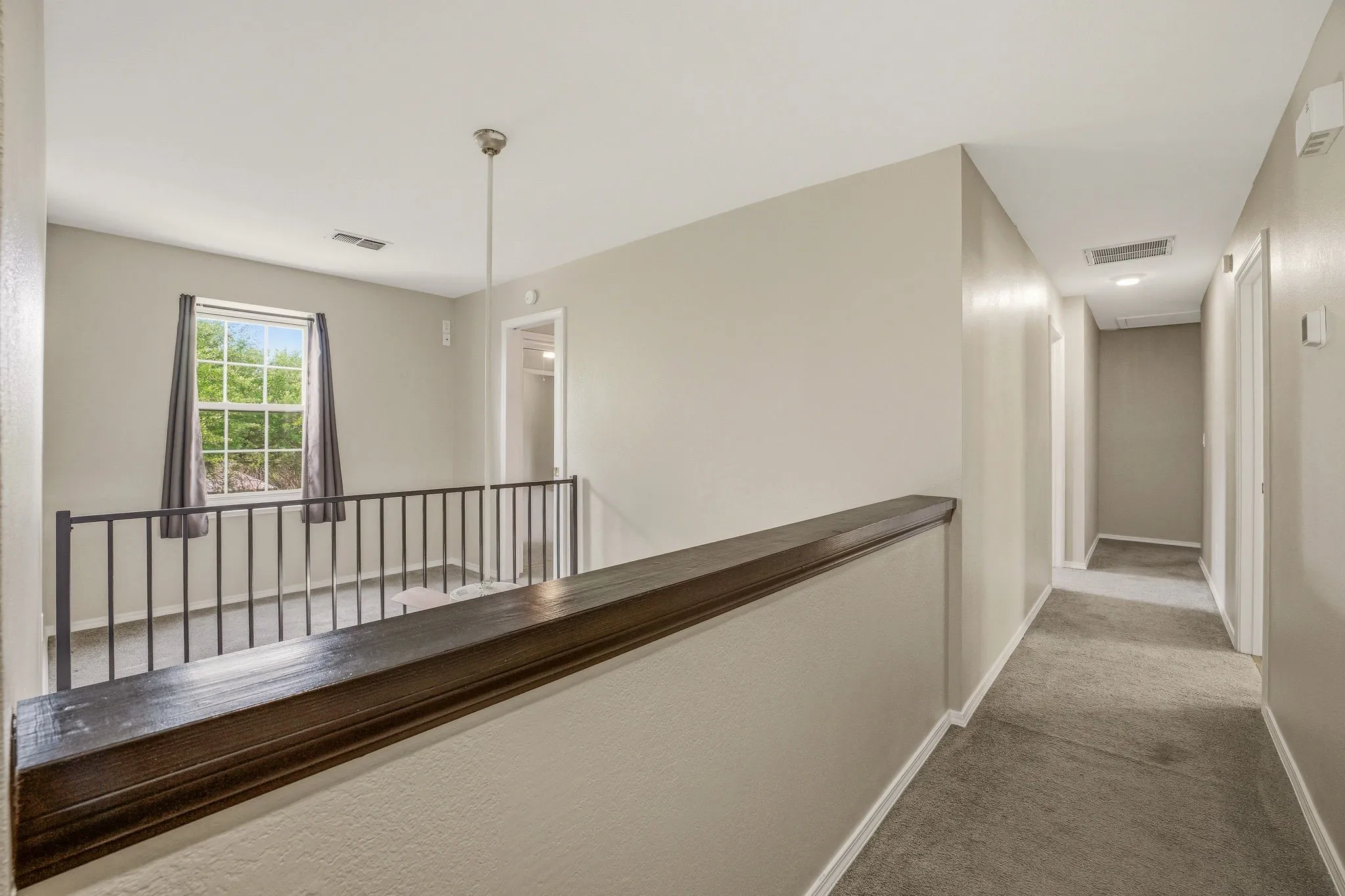 Single Family Residence For Sale in Somervell County , 302 Hill Street, Glen Rose, Texas 76043, 4 Bedroom, 5 Bathroom, 2 Garage spaces, 2,400 Sqft, built in 1994, Preowned, mls#21231130, Real Estate Agent in Glen Rose, Homes For Sale in Somervell county, Homes For Sale in Glen Rose, Realtor in Glen Rose Texas, Real Estate Brokerage Independent Realty Texas, Luminita Cordes Realtor