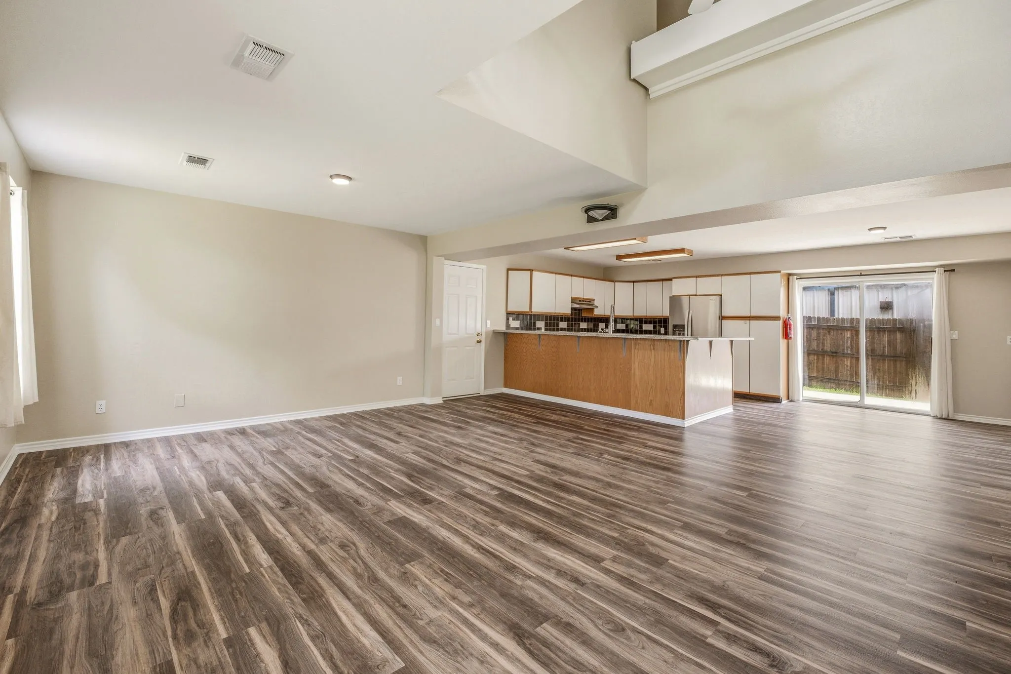 Single Family Residence For Sale in Somervell County , 302 Hill Street, Glen Rose, Texas 76043, 4 Bedroom, 5 Bathroom, 2 Garage spaces, 2,400 Sqft, built in 1994, Preowned, mls#21231130, Real Estate Agent in Glen Rose, Homes For Sale in Somervell county, Homes For Sale in Glen Rose, Realtor in Glen Rose Texas, Real Estate Brokerage Independent Realty Texas, Luminita Cordes Realtor
