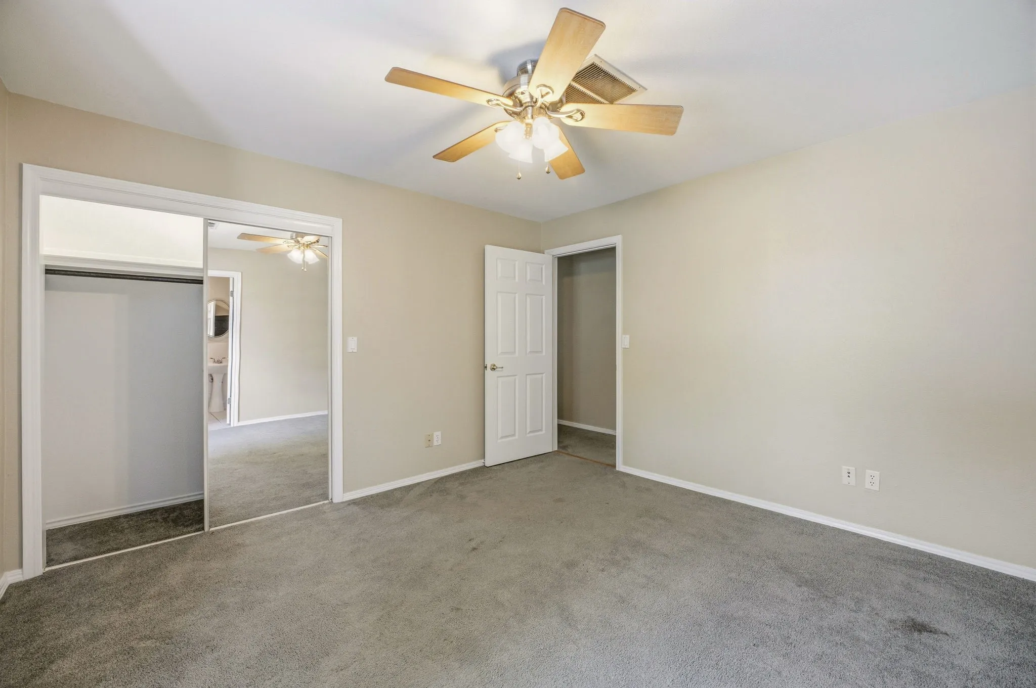 Single Family Residence For Sale in Somervell County , 302 Hill Street, Glen Rose, Texas 76043, 4 Bedroom, 5 Bathroom, 2 Garage spaces, 2,400 Sqft, built in 1994, Preowned, mls#21231130, Real Estate Agent in Glen Rose, Homes For Sale in Somervell county, Homes For Sale in Glen Rose, Realtor in Glen Rose Texas, Real Estate Brokerage Independent Realty Texas, Luminita Cordes Realtor