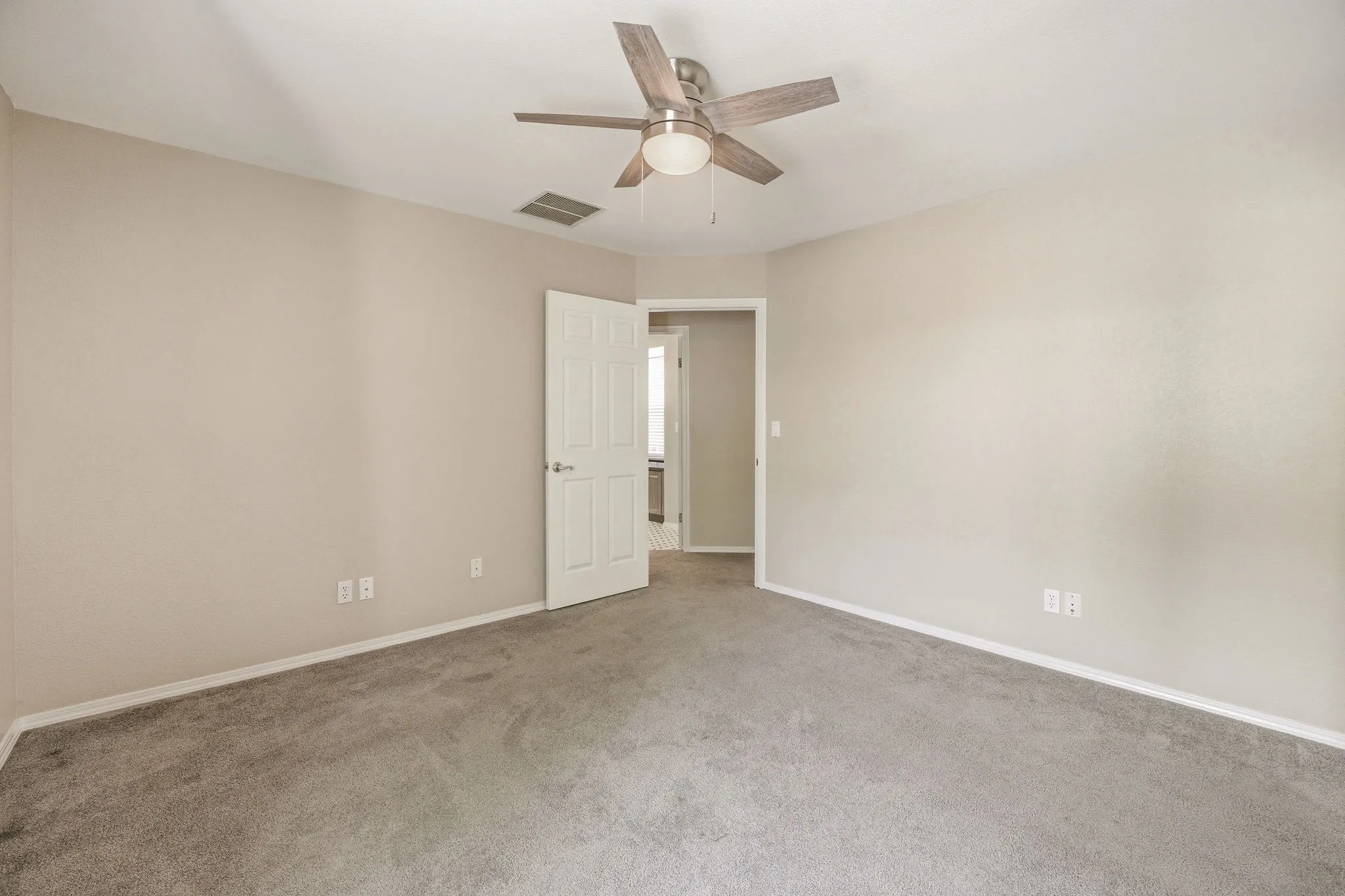 Single Family Residence For Sale in Somervell County , 302 Hill Street, Glen Rose, Texas 76043, 4 Bedroom, 5 Bathroom, 2 Garage spaces, 2,400 Sqft, built in 1994, Preowned, mls#21231130, Real Estate Agent in Glen Rose, Homes For Sale in Somervell county, Homes For Sale in Glen Rose, Realtor in Glen Rose Texas, Real Estate Brokerage Independent Realty Texas, Luminita Cordes Realtor