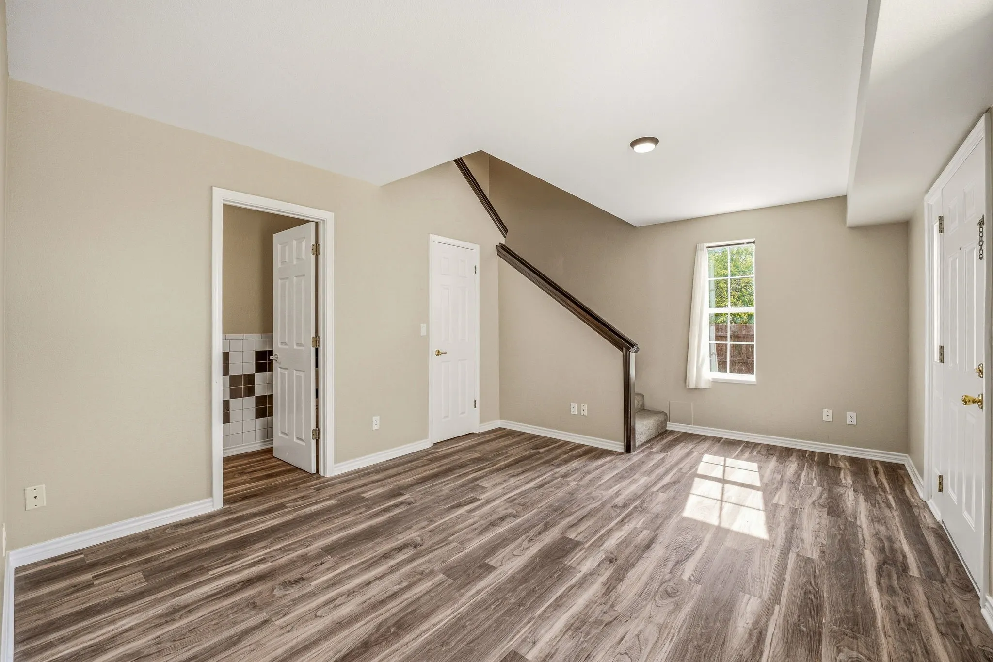 Single Family Residence For Sale in Somervell County , 302 Hill Street, Glen Rose, Texas 76043, 4 Bedroom, 5 Bathroom, 2 Garage spaces, 2,400 Sqft, built in 1994, Preowned, mls#21231130, Real Estate Agent in Glen Rose, Homes For Sale in Somervell county, Homes For Sale in Glen Rose, Realtor in Glen Rose Texas, Real Estate Brokerage Independent Realty Texas, Luminita Cordes Realtor