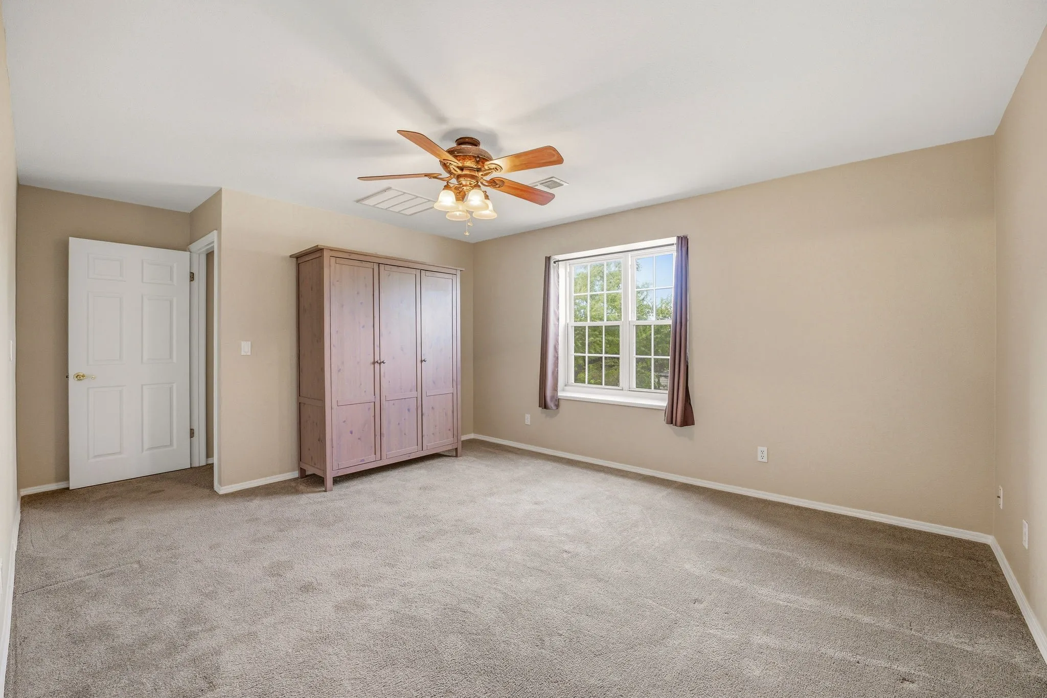 Single Family Residence For Sale in Somervell County , 302 Hill Street, Glen Rose, Texas 76043, 4 Bedroom, 5 Bathroom, 2 Garage spaces, 2,400 Sqft, built in 1994, Preowned, mls#21231130, Real Estate Agent in Glen Rose, Homes For Sale in Somervell county, Homes For Sale in Glen Rose, Realtor in Glen Rose Texas, Real Estate Brokerage Independent Realty Texas, Luminita Cordes Realtor