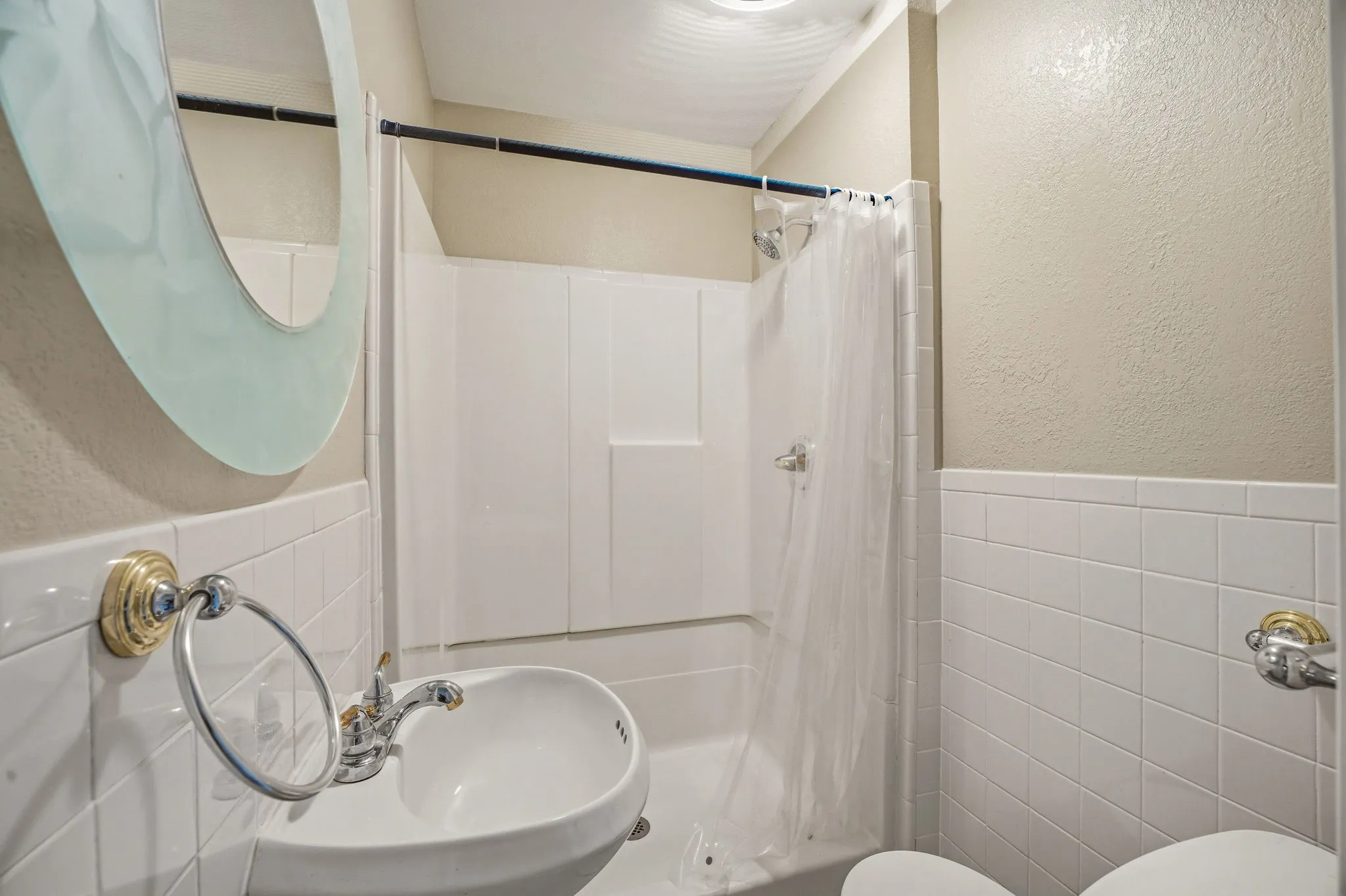 Single Family Residence For Sale in Somervell County , 302 Hill Street, Glen Rose, Texas 76043, 4 Bedroom, 5 Bathroom, 2 Garage spaces, 2,400 Sqft, built in 1994, Preowned, mls#21231130, Real Estate Agent in Glen Rose, Homes For Sale in Somervell county, Homes For Sale in Glen Rose, Realtor in Glen Rose Texas, Real Estate Brokerage Independent Realty Texas, Luminita Cordes Realtor