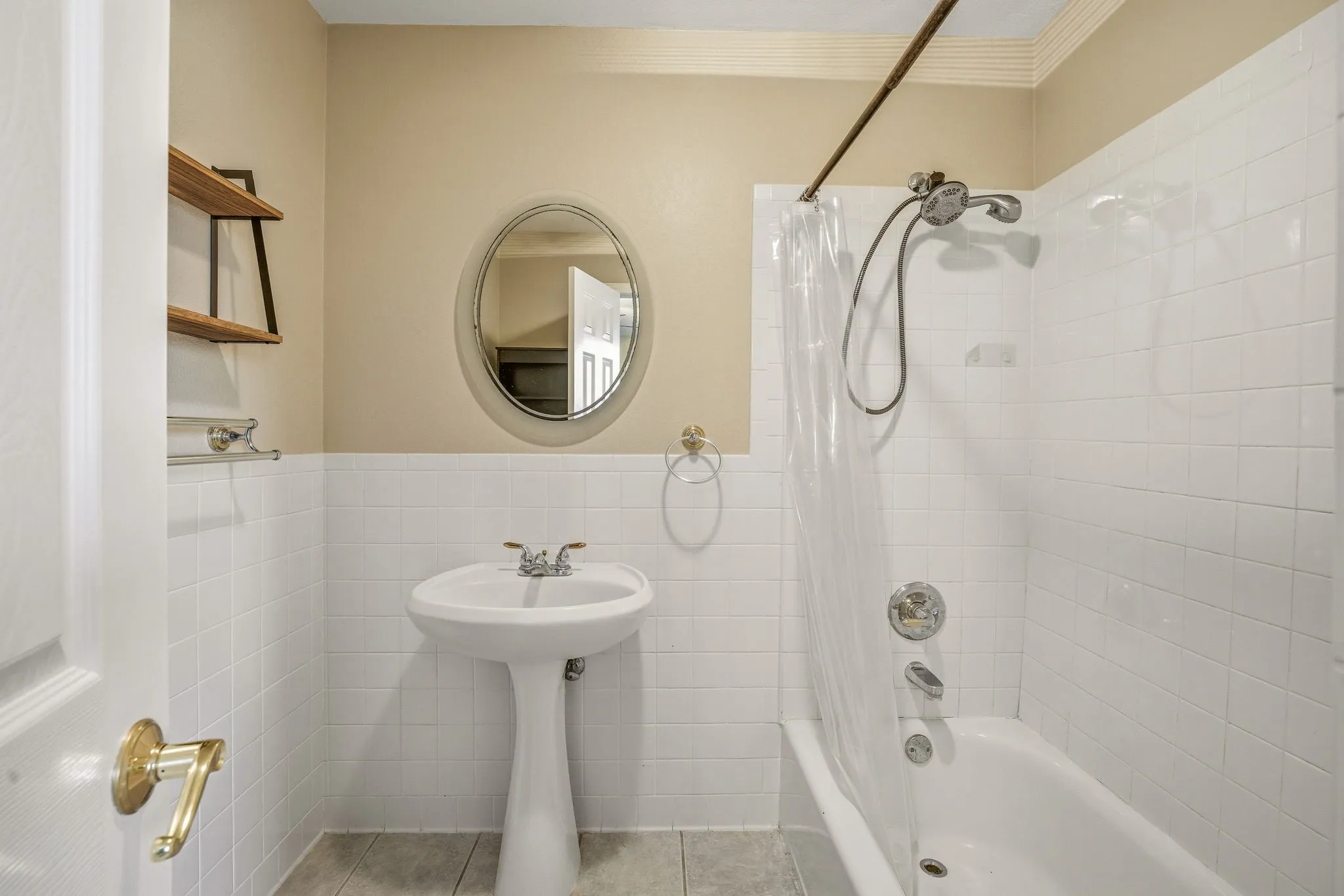 Single Family Residence For Sale in Somervell County , 302 Hill Street, Glen Rose, Texas 76043, 4 Bedroom, 5 Bathroom, 2 Garage spaces, 2,400 Sqft, built in 1994, Preowned, mls#21231130, Real Estate Agent in Glen Rose, Homes For Sale in Somervell county, Homes For Sale in Glen Rose, Realtor in Glen Rose Texas, Real Estate Brokerage Independent Realty Texas, Luminita Cordes Realtor