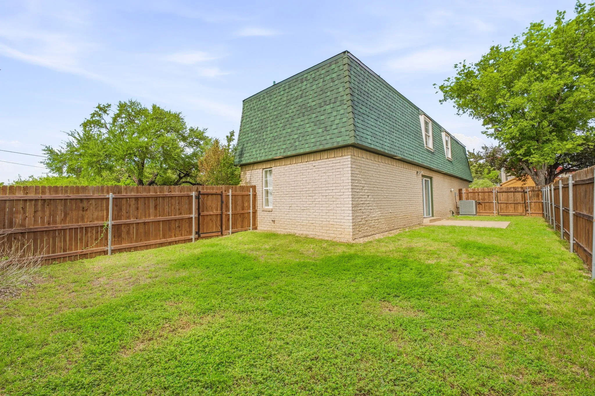 Single Family Residence For Sale in Somervell County , 302 Hill Street, Glen Rose, Texas 76043, 4 Bedroom, 5 Bathroom, 2 Garage spaces, 2,400 Sqft, built in 1994, Preowned, mls#21231130, Real Estate Agent in Glen Rose, Homes For Sale in Somervell county, Homes For Sale in Glen Rose, Realtor in Glen Rose Texas, Real Estate Brokerage Independent Realty Texas, Luminita Cordes Realtor