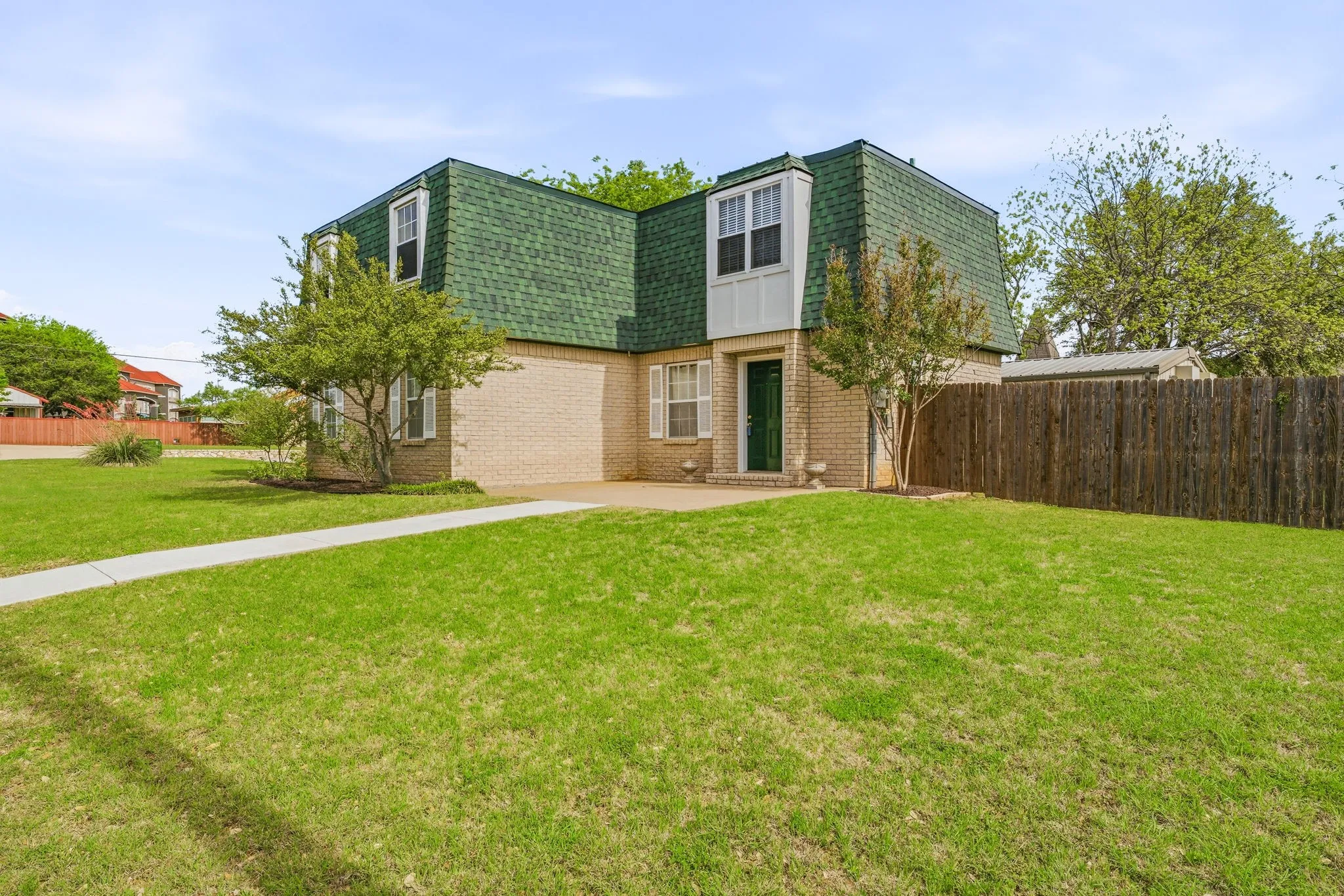 Single Family Residence For Sale in Somervell County , 302 Hill Street, Glen Rose, Texas 76043, 4 Bedroom, 5 Bathroom, 2 Garage spaces, 2,400 Sqft, built in 1994, Preowned, mls#21231130, Real Estate Agent in Glen Rose, Homes For Sale in Somervell county, Homes For Sale in Glen Rose, Realtor in Glen Rose Texas, Real Estate Brokerage Independent Realty Texas, Luminita Cordes Realtor
