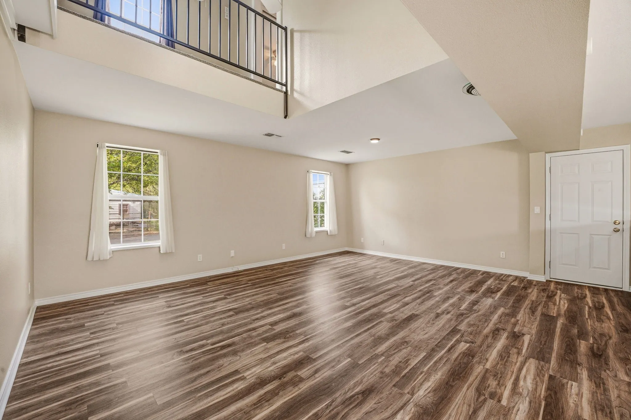 Single Family Residence For Sale in Somervell County , 302 Hill Street, Glen Rose, Texas 76043, 4 Bedroom, 5 Bathroom, 2 Garage spaces, 2,400 Sqft, built in 1994, Preowned, mls#21231130, Real Estate Agent in Glen Rose, Homes For Sale in Somervell county, Homes For Sale in Glen Rose, Realtor in Glen Rose Texas, Real Estate Brokerage Independent Realty Texas, Luminita Cordes Realtor