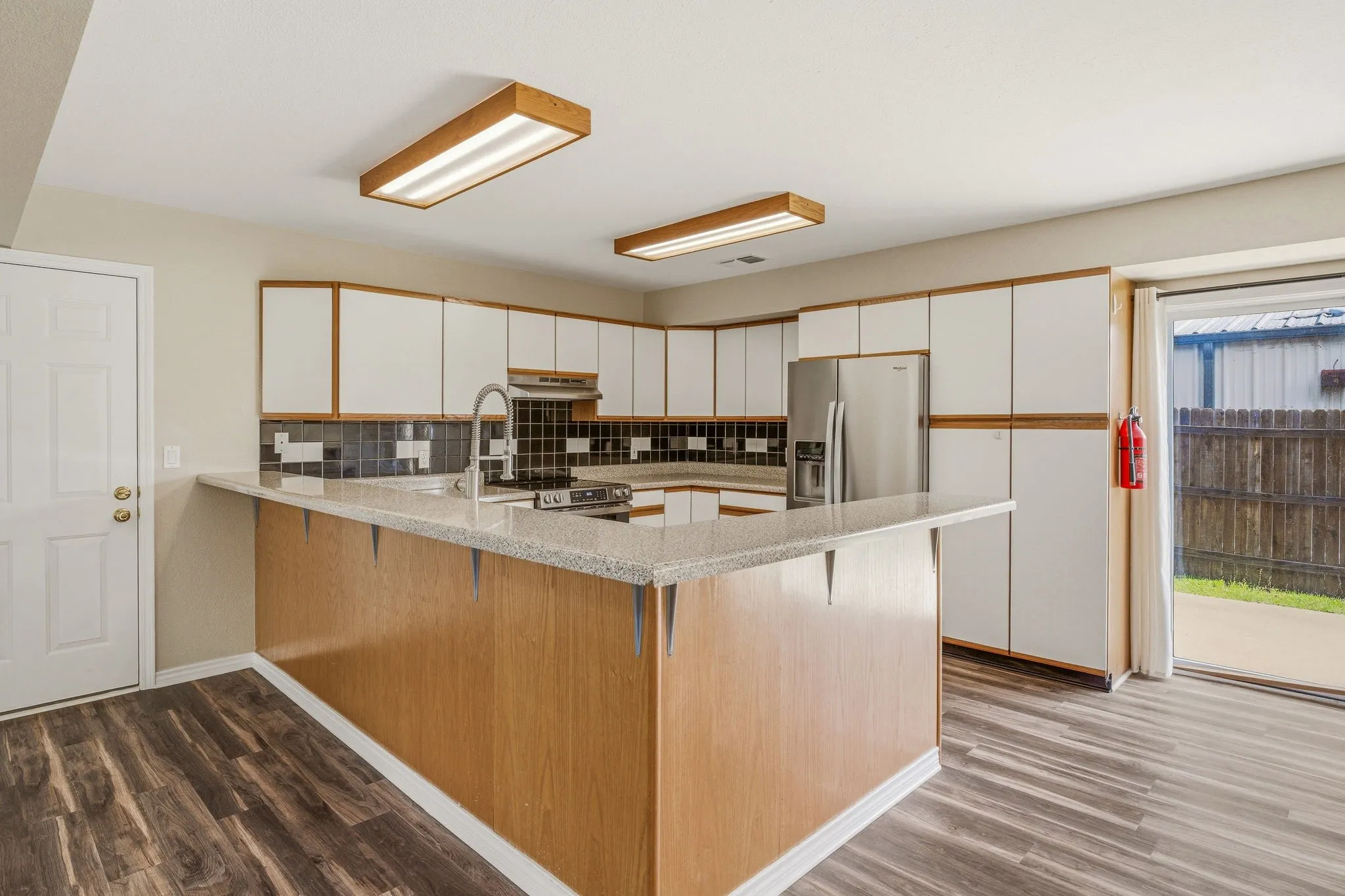 Single Family Residence For Sale in Somervell County , 302 Hill Street, Glen Rose, Texas 76043, 4 Bedroom, 5 Bathroom, 2 Garage spaces, 2,400 Sqft, built in 1994, Preowned, mls#21231130, Real Estate Agent in Glen Rose, Homes For Sale in Somervell county, Homes For Sale in Glen Rose, Realtor in Glen Rose Texas, Real Estate Brokerage Independent Realty Texas, Luminita Cordes Realtor
