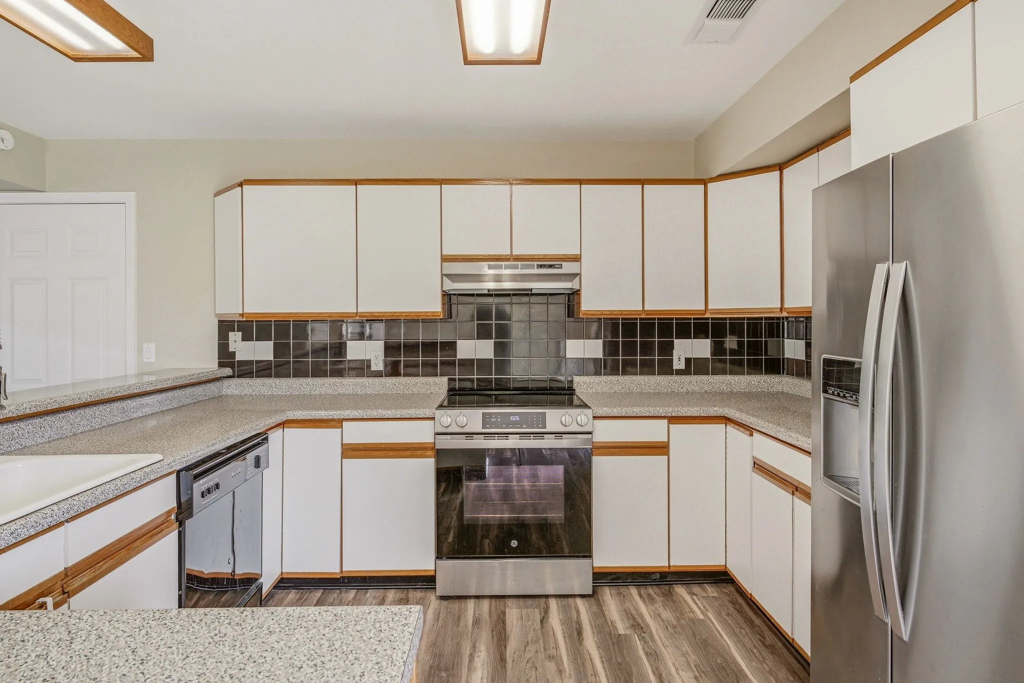 Single Family Residence For Sale in Somervell County , 302 Hill Street, Glen Rose, Texas 76043, 4 Bedroom, 5 Bathroom, 2 Garage spaces, 2,400 Sqft, built in 1994, Preowned, mls#21231130, Real Estate Agent in Glen Rose, Homes For Sale in Somervell county, Homes For Sale in Glen Rose, Realtor in Glen Rose Texas, Real Estate Brokerage Independent Realty Texas, Luminita Cordes Realtor