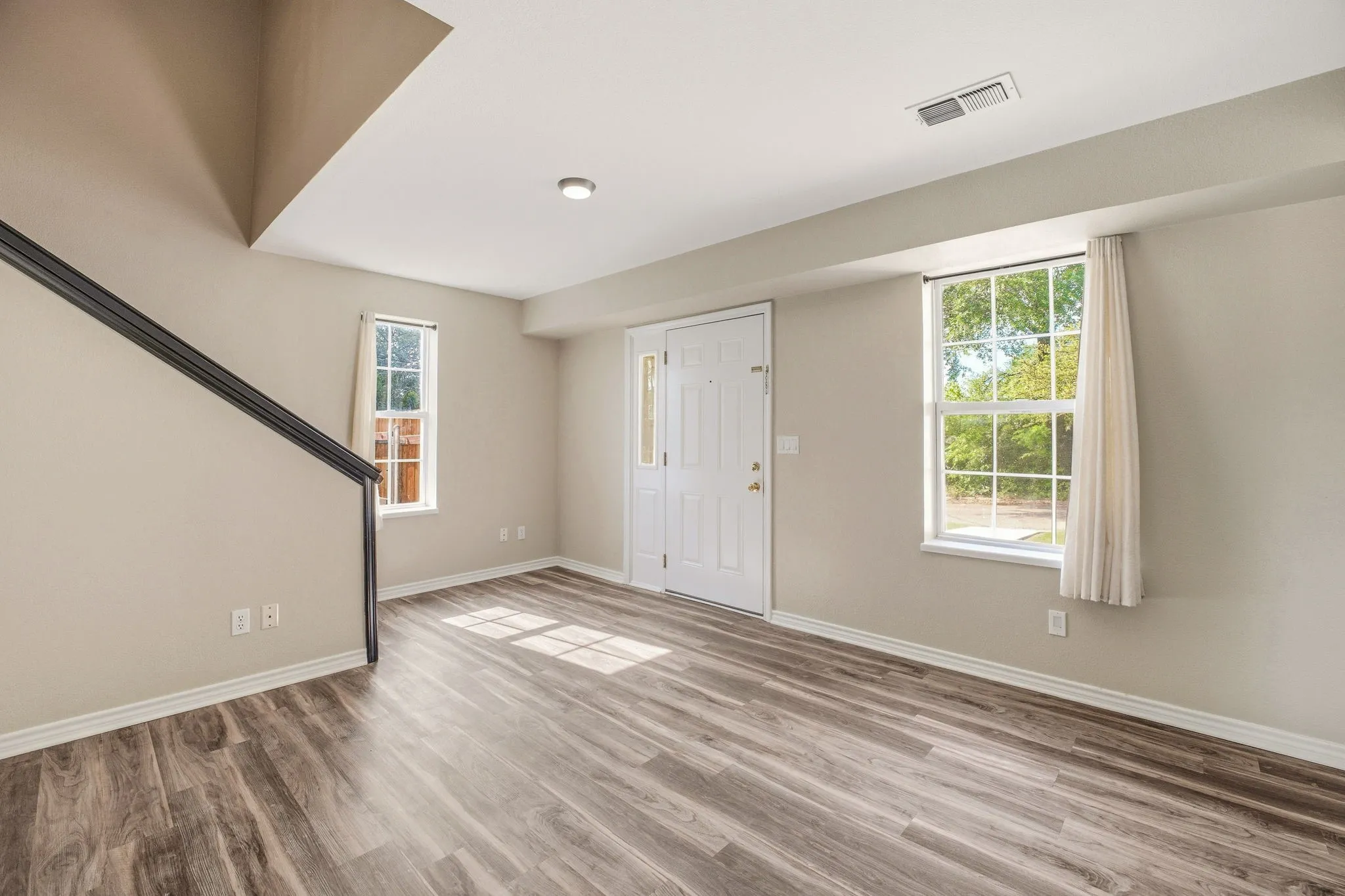 Single Family Residence For Sale in Somervell County , 302 Hill Street, Glen Rose, Texas 76043, 4 Bedroom, 5 Bathroom, 2 Garage spaces, 2,400 Sqft, built in 1994, Preowned, mls#21231130, Real Estate Agent in Glen Rose, Homes For Sale in Somervell county, Homes For Sale in Glen Rose, Realtor in Glen Rose Texas, Real Estate Brokerage Independent Realty Texas, Luminita Cordes Realtor