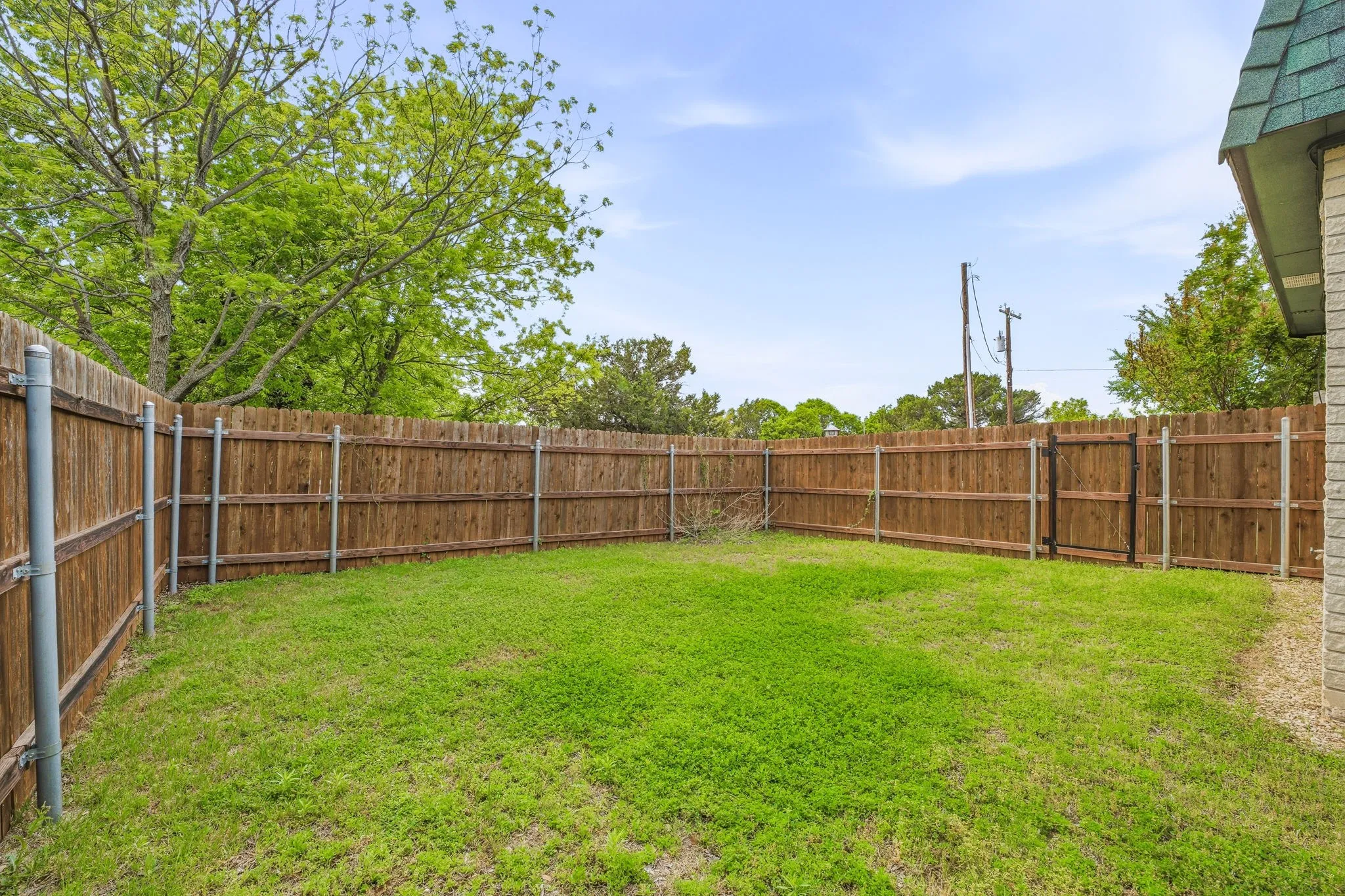 Single Family Residence For Sale in Somervell County , 302 Hill Street, Glen Rose, Texas 76043, 4 Bedroom, 5 Bathroom, 2 Garage spaces, 2,400 Sqft, built in 1994, Preowned, mls#21231130, Real Estate Agent in Glen Rose, Homes For Sale in Somervell county, Homes For Sale in Glen Rose, Realtor in Glen Rose Texas, Real Estate Brokerage Independent Realty Texas, Luminita Cordes Realtor