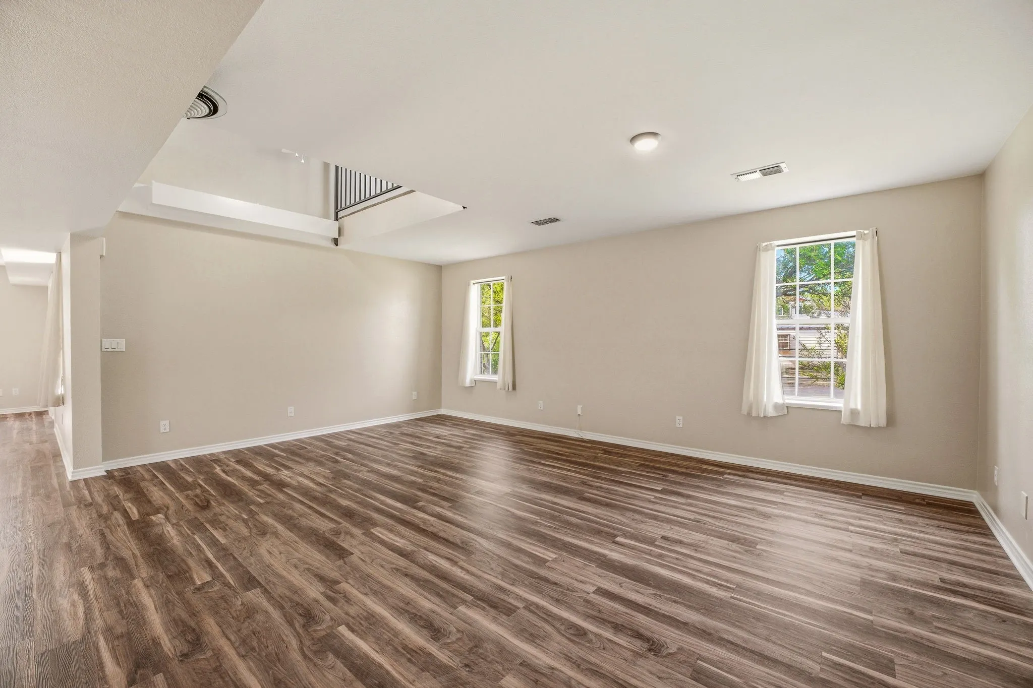 Single Family Residence For Sale in Somervell County , 302 Hill Street, Glen Rose, Texas 76043, 4 Bedroom, 5 Bathroom, 2 Garage spaces, 2,400 Sqft, built in 1994, Preowned, mls#21231130, Real Estate Agent in Glen Rose, Homes For Sale in Somervell county, Homes For Sale in Glen Rose, Realtor in Glen Rose Texas, Real Estate Brokerage Independent Realty Texas, Luminita Cordes Realtor