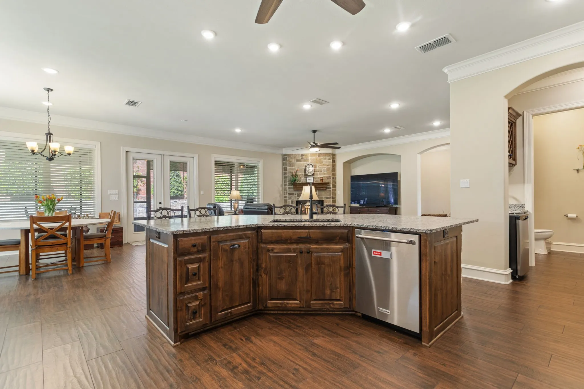 Single Family Residence For Sale in Smith County , 6923 Saint Anthony Drive, Tyler, Texas 75703, 3 Bedroom, 3 Bathroom, 2 Garage spaces, 2,430 Sqft, built in 2019, mls#21232533, Real Estate Agent in Tyler, Homes For Sale in Smith county, Homes For Sale in Tyler, Realtor in Tyler Texas, Real Estate Brokerage Independent Realty Texas, Luminita Cordes Realtor