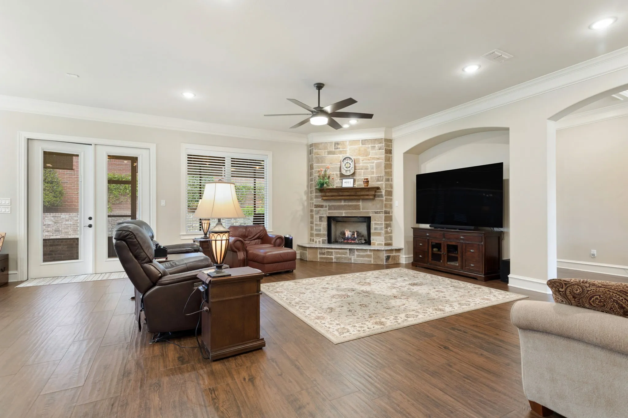 Single Family Residence For Sale in Smith County , 6923 Saint Anthony Drive, Tyler, Texas 75703, 3 Bedroom, 3 Bathroom, 2 Garage spaces, 2,430 Sqft, built in 2019, mls#21232533, Real Estate Agent in Tyler, Homes For Sale in Smith county, Homes For Sale in Tyler, Realtor in Tyler Texas, Real Estate Brokerage Independent Realty Texas, Luminita Cordes Realtor