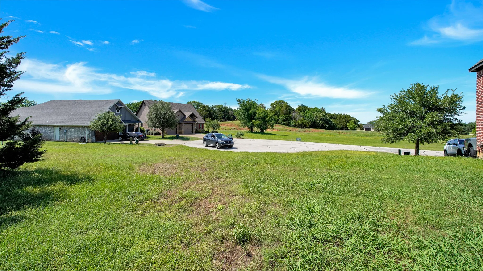 View of grassy yard