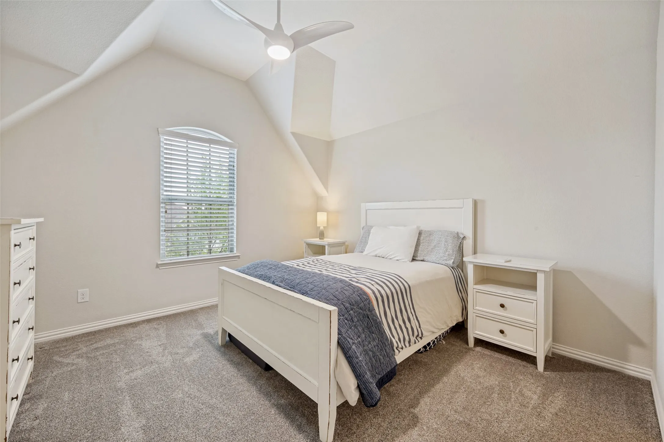 Single Family Residence For Sale in Dallas County , 2841 Edinburgh, Carrollton, Texas 75006, 3 Bedroom, 4 Bathroom, 2 Garage spaces, 3,057 Sqft, built in 2014, Preowned, mls#21232542, Real Estate Agent in Carrollton, Homes For Sale in Dallas county, Homes For Sale in Carrollton, Realtor in Carrollton Texas, Real Estate Brokerage Independent Realty Texas, Luminita Cordes Realtor