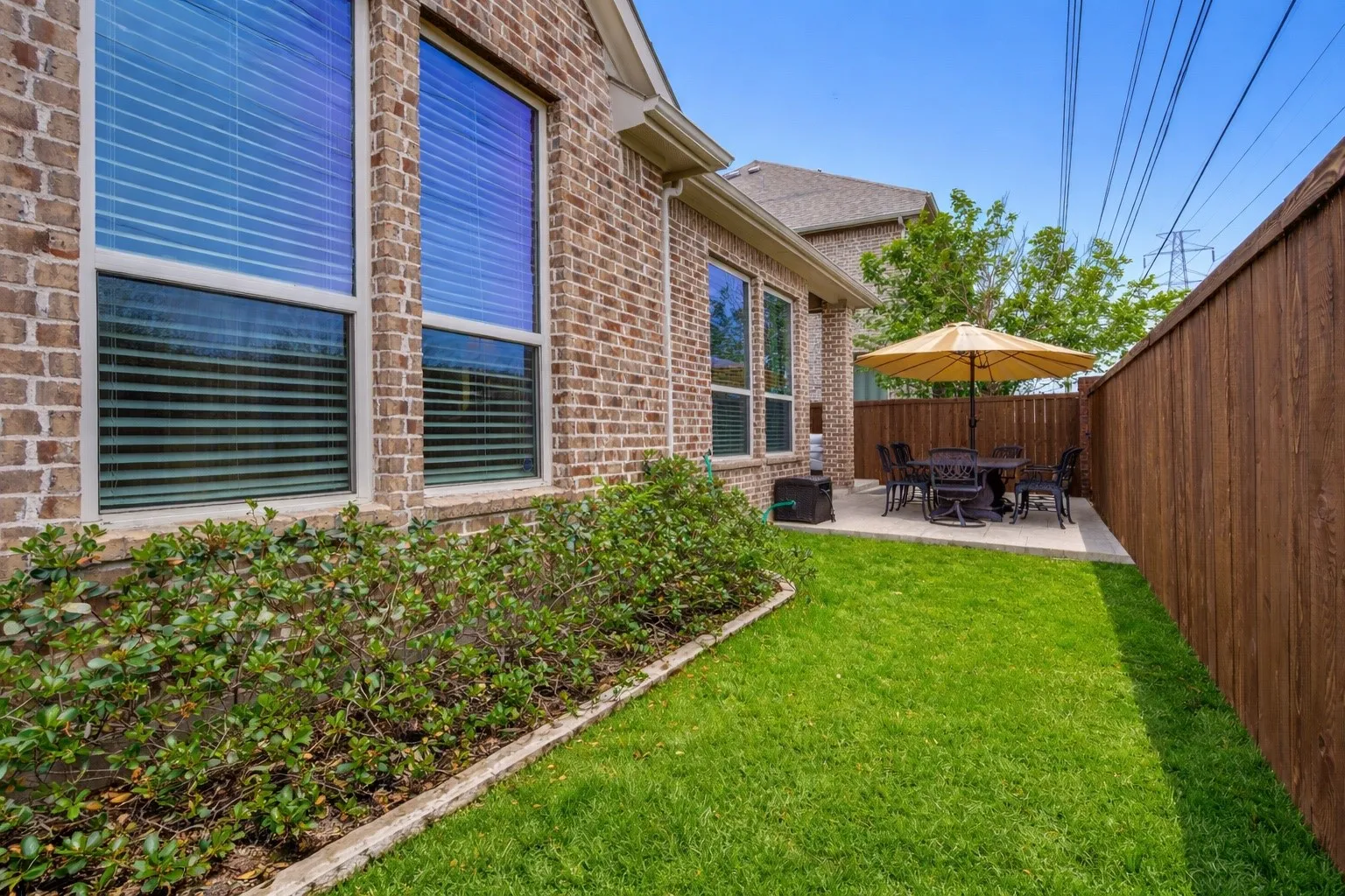 Single Family Residence For Sale in Dallas County , 2841 Edinburgh, Carrollton, Texas 75006, 3 Bedroom, 4 Bathroom, 2 Garage spaces, 3,057 Sqft, built in 2014, Preowned, mls#21232542, Real Estate Agent in Carrollton, Homes For Sale in Dallas county, Homes For Sale in Carrollton, Realtor in Carrollton Texas, Real Estate Brokerage Independent Realty Texas, Luminita Cordes Realtor