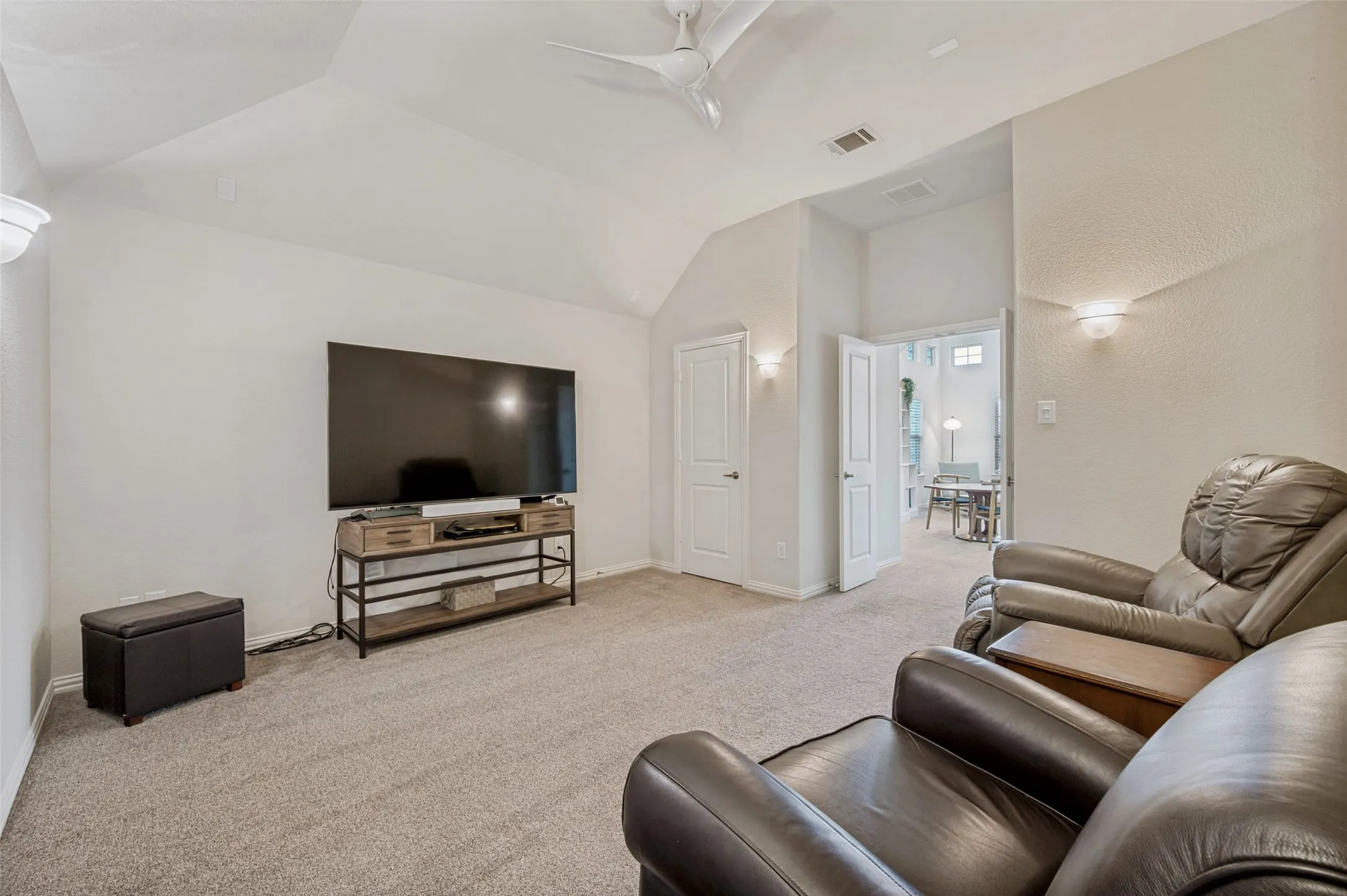 Single Family Residence For Sale in Dallas County , 2841 Edinburgh, Carrollton, Texas 75006, 3 Bedroom, 4 Bathroom, 2 Garage spaces, 3,057 Sqft, built in 2014, Preowned, mls#21232542, Real Estate Agent in Carrollton, Homes For Sale in Dallas county, Homes For Sale in Carrollton, Realtor in Carrollton Texas, Real Estate Brokerage Independent Realty Texas, Luminita Cordes Realtor