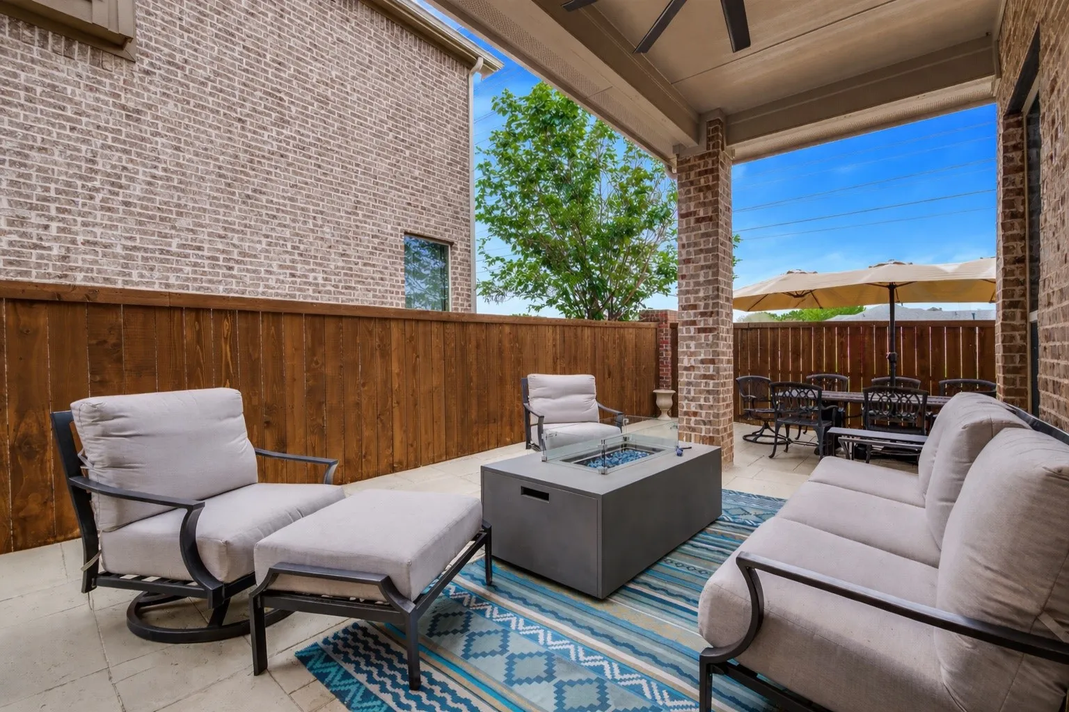 Single Family Residence For Sale in Dallas County , 2841 Edinburgh, Carrollton, Texas 75006, 3 Bedroom, 4 Bathroom, 2 Garage spaces, 3,057 Sqft, built in 2014, Preowned, mls#21232542, Real Estate Agent in Carrollton, Homes For Sale in Dallas county, Homes For Sale in Carrollton, Realtor in Carrollton Texas, Real Estate Brokerage Independent Realty Texas, Luminita Cordes Realtor