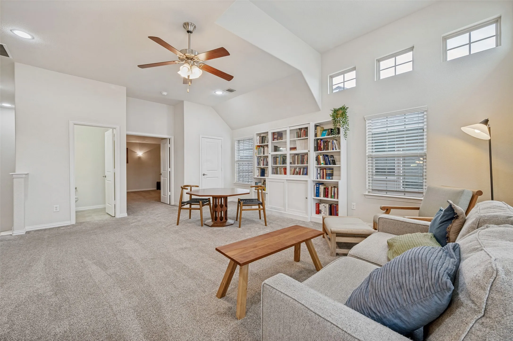 Single Family Residence For Sale in Dallas County , 2841 Edinburgh, Carrollton, Texas 75006, 3 Bedroom, 4 Bathroom, 2 Garage spaces, 3,057 Sqft, built in 2014, Preowned, mls#21232542, Real Estate Agent in Carrollton, Homes For Sale in Dallas county, Homes For Sale in Carrollton, Realtor in Carrollton Texas, Real Estate Brokerage Independent Realty Texas, Luminita Cordes Realtor