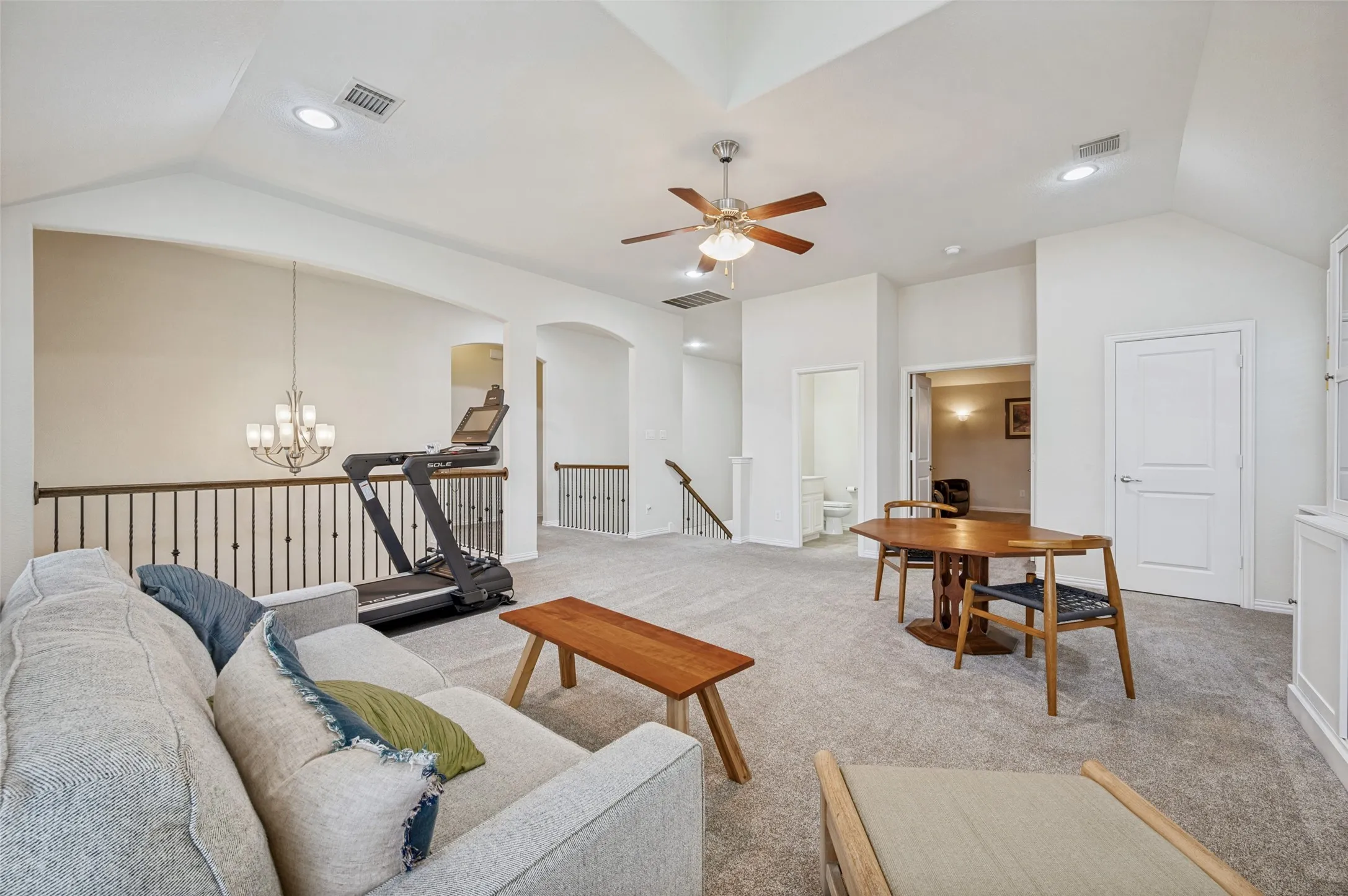 Single Family Residence For Sale in Dallas County , 2841 Edinburgh, Carrollton, Texas 75006, 3 Bedroom, 4 Bathroom, 2 Garage spaces, 3,057 Sqft, built in 2014, Preowned, mls#21232542, Real Estate Agent in Carrollton, Homes For Sale in Dallas county, Homes For Sale in Carrollton, Realtor in Carrollton Texas, Real Estate Brokerage Independent Realty Texas, Luminita Cordes Realtor