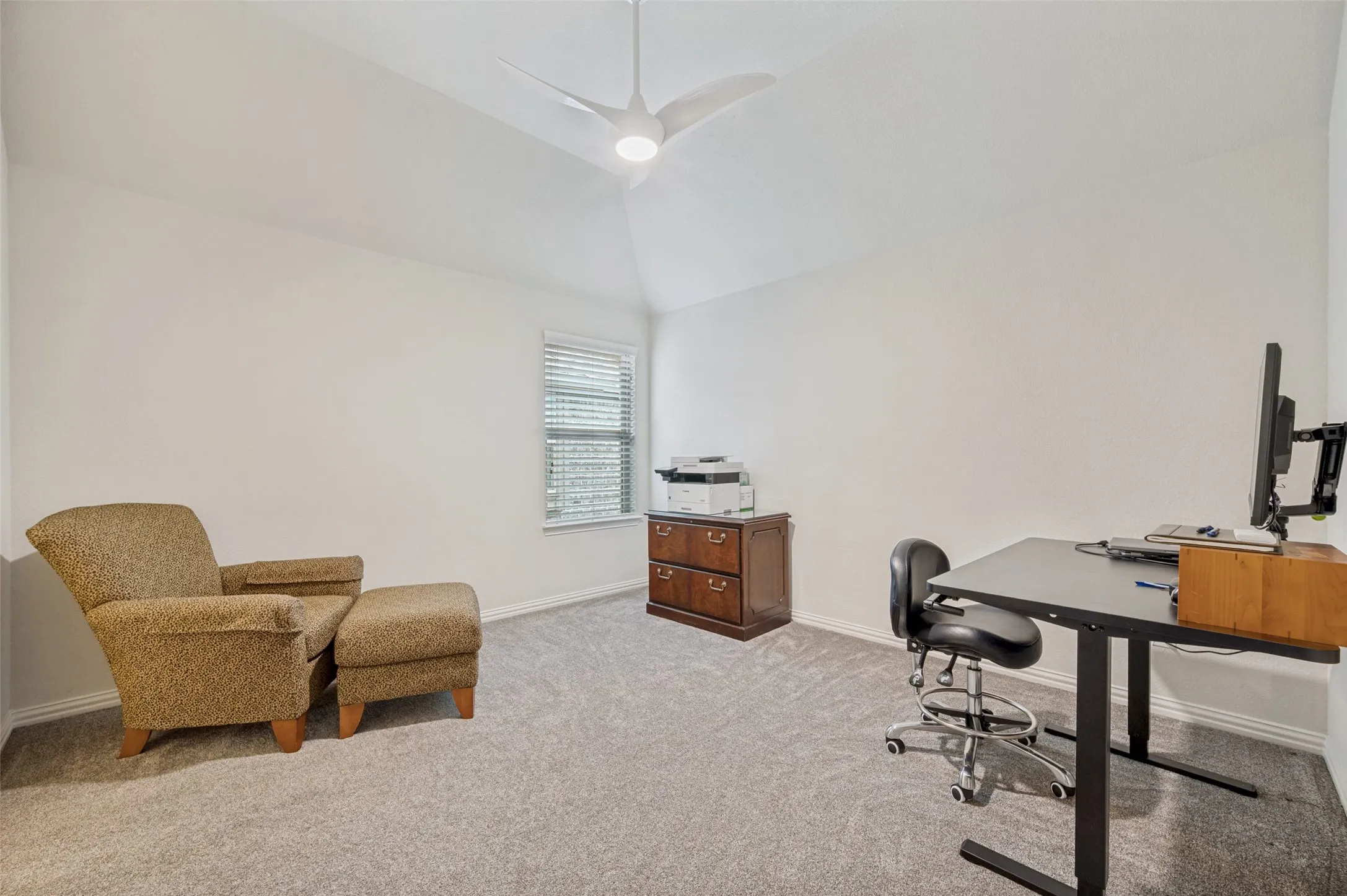 Single Family Residence For Sale in Dallas County , 2841 Edinburgh, Carrollton, Texas 75006, 3 Bedroom, 4 Bathroom, 2 Garage spaces, 3,057 Sqft, built in 2014, Preowned, mls#21232542, Real Estate Agent in Carrollton, Homes For Sale in Dallas county, Homes For Sale in Carrollton, Realtor in Carrollton Texas, Real Estate Brokerage Independent Realty Texas, Luminita Cordes Realtor
