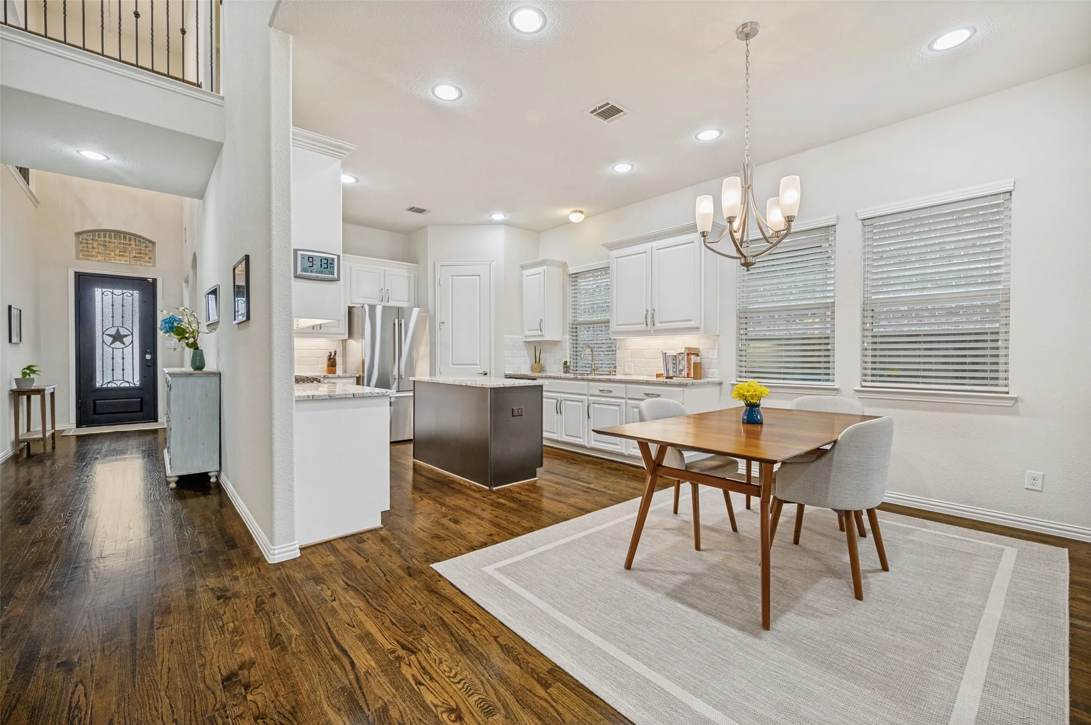 Single Family Residence For Sale in Dallas County , 2841 Edinburgh, Carrollton, Texas 75006, 3 Bedroom, 4 Bathroom, 2 Garage spaces, 3,057 Sqft, built in 2014, Preowned, mls#21232542, Real Estate Agent in Carrollton, Homes For Sale in Dallas county, Homes For Sale in Carrollton, Realtor in Carrollton Texas, Real Estate Brokerage Independent Realty Texas, Luminita Cordes Realtor