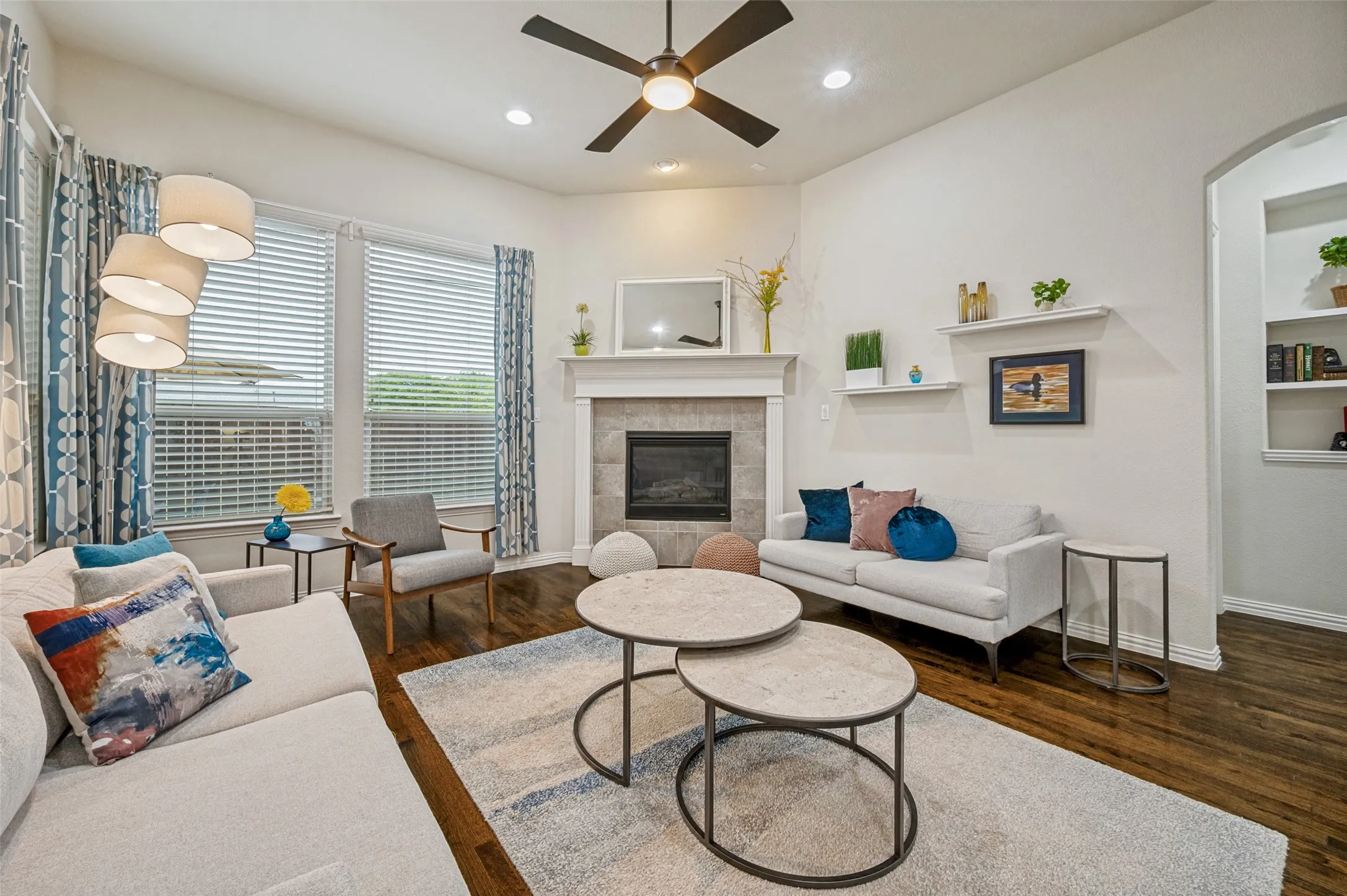 Single Family Residence For Sale in Dallas County , 2841 Edinburgh, Carrollton, Texas 75006, 3 Bedroom, 4 Bathroom, 2 Garage spaces, 3,057 Sqft, built in 2014, Preowned, mls#21232542, Real Estate Agent in Carrollton, Homes For Sale in Dallas county, Homes For Sale in Carrollton, Realtor in Carrollton Texas, Real Estate Brokerage Independent Realty Texas, Luminita Cordes Realtor