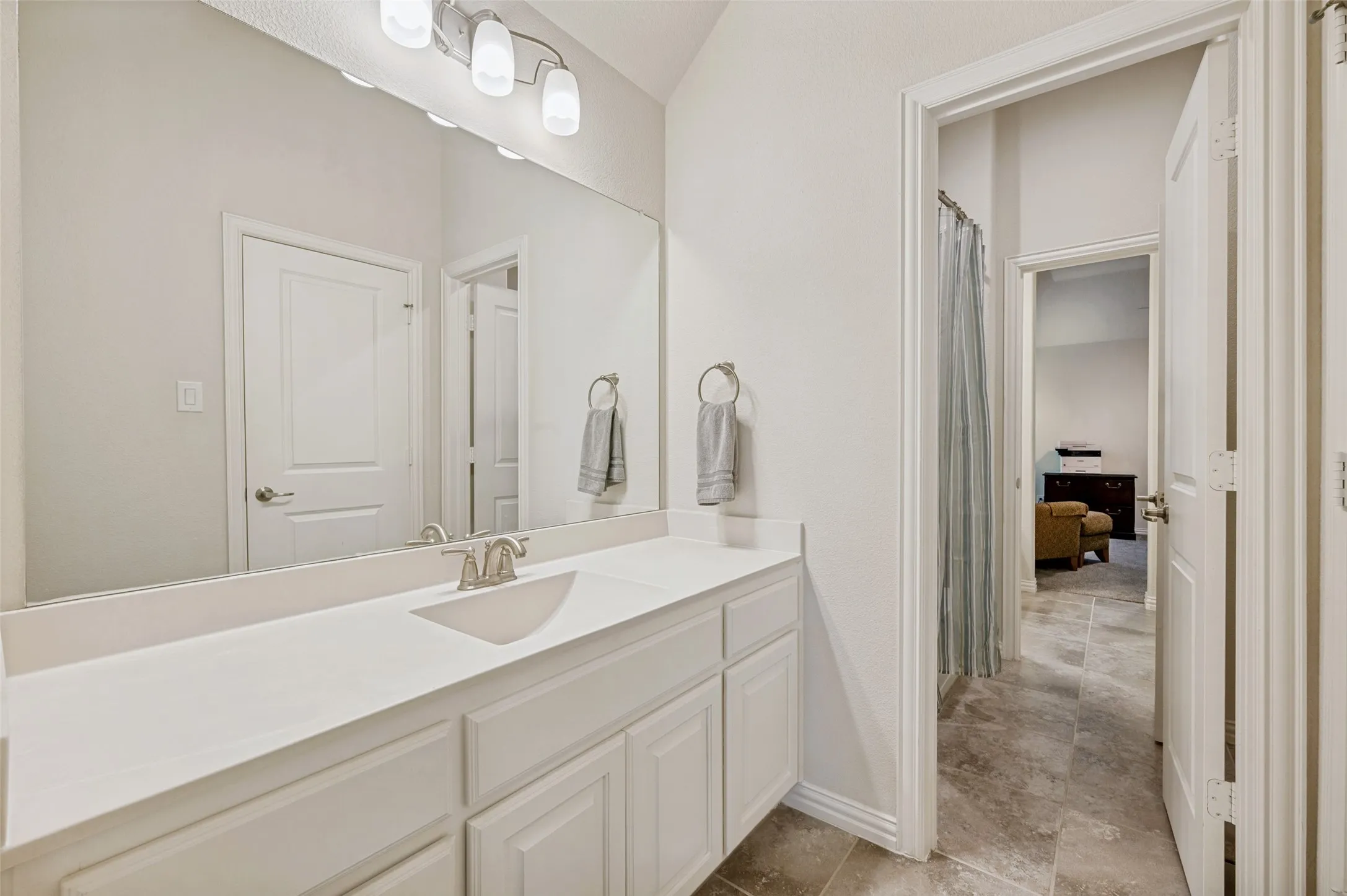 Single Family Residence For Sale in Dallas County , 2841 Edinburgh, Carrollton, Texas 75006, 3 Bedroom, 4 Bathroom, 2 Garage spaces, 3,057 Sqft, built in 2014, Preowned, mls#21232542, Real Estate Agent in Carrollton, Homes For Sale in Dallas county, Homes For Sale in Carrollton, Realtor in Carrollton Texas, Real Estate Brokerage Independent Realty Texas, Luminita Cordes Realtor