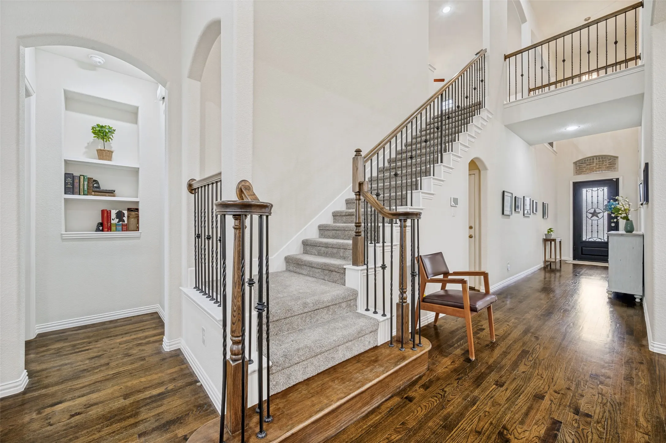 Single Family Residence For Sale in Dallas County , 2841 Edinburgh, Carrollton, Texas 75006, 3 Bedroom, 4 Bathroom, 2 Garage spaces, 3,057 Sqft, built in 2014, Preowned, mls#21232542, Real Estate Agent in Carrollton, Homes For Sale in Dallas county, Homes For Sale in Carrollton, Realtor in Carrollton Texas, Real Estate Brokerage Independent Realty Texas, Luminita Cordes Realtor