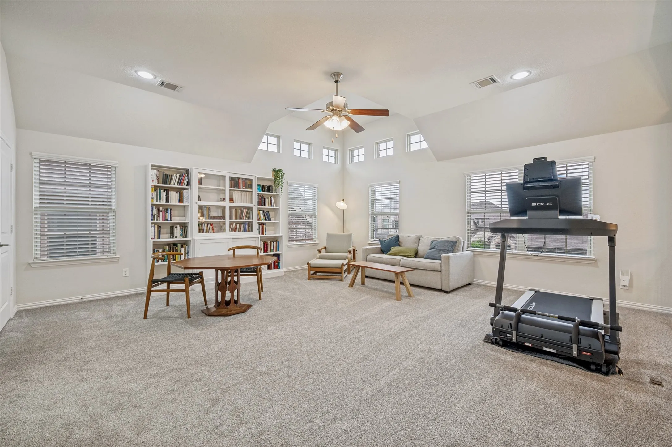 Single Family Residence For Sale in Dallas County , 2841 Edinburgh, Carrollton, Texas 75006, 3 Bedroom, 4 Bathroom, 2 Garage spaces, 3,057 Sqft, built in 2014, Preowned, mls#21232542, Real Estate Agent in Carrollton, Homes For Sale in Dallas county, Homes For Sale in Carrollton, Realtor in Carrollton Texas, Real Estate Brokerage Independent Realty Texas, Luminita Cordes Realtor