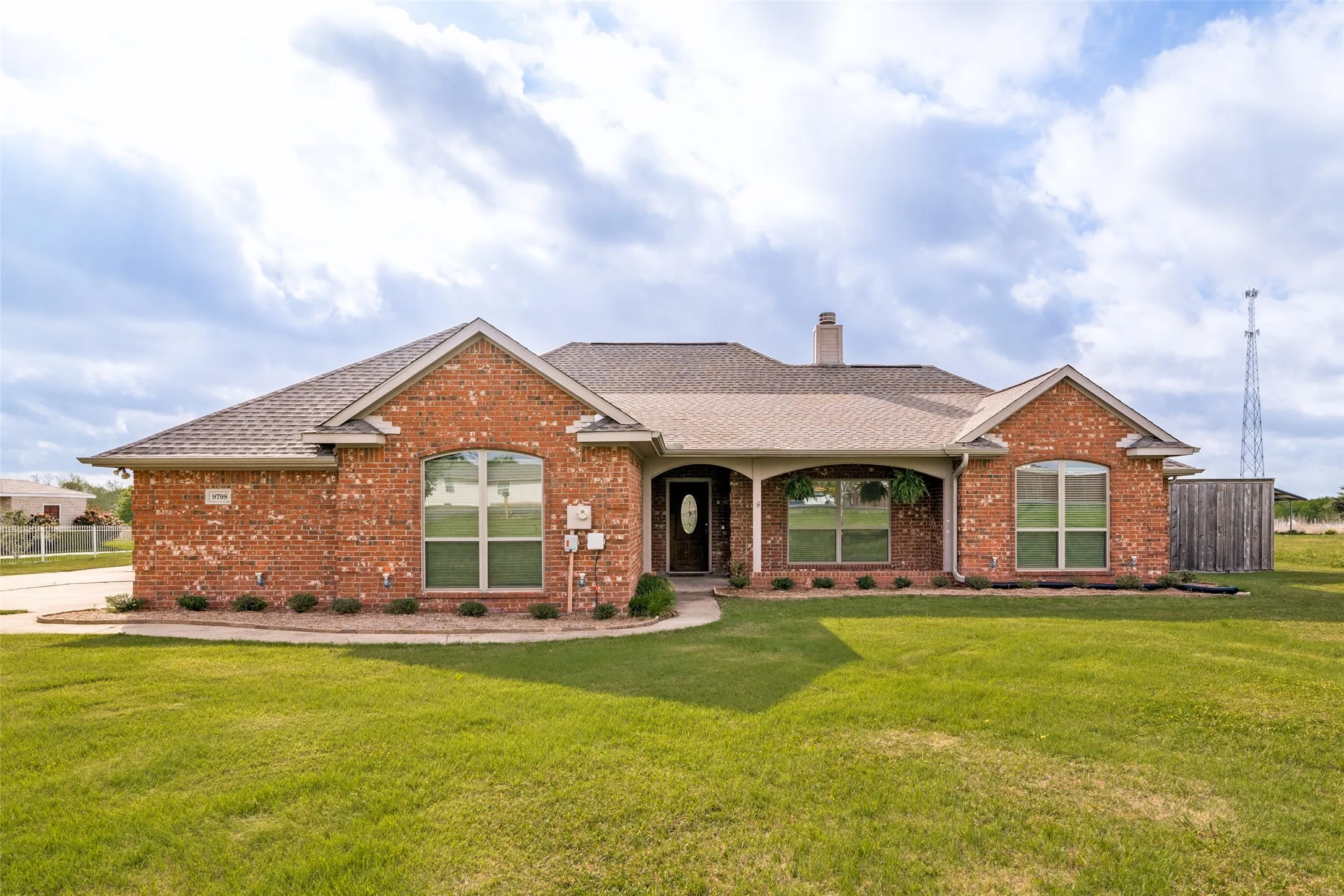 Single Family Residence For Sale in Kaufman County , 9798 Helms Trail, Forney, Texas 75126, 3 Bedrooms, 2 Bathrooms, 2 Garage spaces, 2,094 Sqft, built in 1999, Preowned, Price $650,000, mls#21232616, Real Estate Agent in Forney, Homes For Sale in Kaufman county, Homes For Sale in Forney, Realtor in Forney Texas, Real Estate Brokerage Independent Realty Texas, Luminita Cordes Realtor