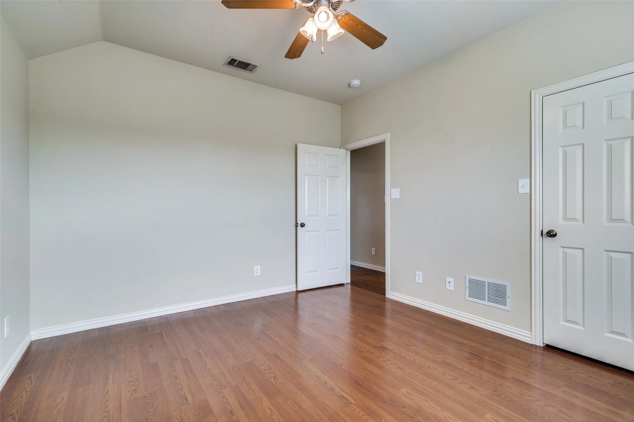Single Family Residence For Sale in Kaufman County , 9798 Helms Trail, Forney, Texas 75126, 3 Bedrooms, 2 Bathrooms, 2 Garage spaces, 2,094 Sqft, built in 1999, Preowned, Price $650,000, mls#21232616, Real Estate Agent in Forney, Homes For Sale in Kaufman county, Homes For Sale in Forney, Realtor in Forney Texas, Real Estate Brokerage Independent Realty Texas, Luminita Cordes Realtor