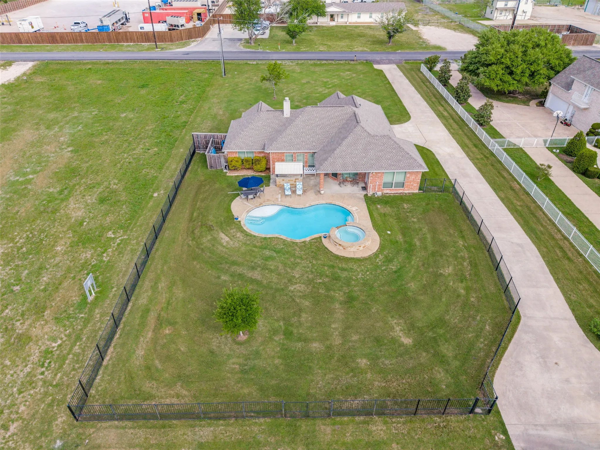 Single Family Residence For Sale in Kaufman County , 9798 Helms Trail, Forney, Texas 75126, 3 Bedrooms, 2 Bathrooms, 2 Garage spaces, 2,094 Sqft, built in 1999, Preowned, Price $650,000, mls#21232616, Real Estate Agent in Forney, Homes For Sale in Kaufman county, Homes For Sale in Forney, Realtor in Forney Texas, Real Estate Brokerage Independent Realty Texas, Luminita Cordes Realtor