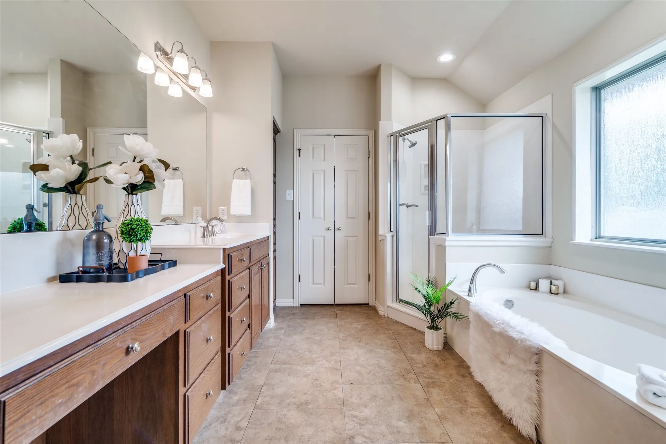 Single Family Residence For Sale in Kaufman County , 9798 Helms Trail, Forney, Texas 75126, 3 Bedrooms, 2 Bathrooms, 2 Garage spaces, 2,094 Sqft, built in 1999, Preowned, Price $650,000, mls#21232616, Real Estate Agent in Forney, Homes For Sale in Kaufman county, Homes For Sale in Forney, Realtor in Forney Texas, Real Estate Brokerage Independent Realty Texas, Luminita Cordes Realtor