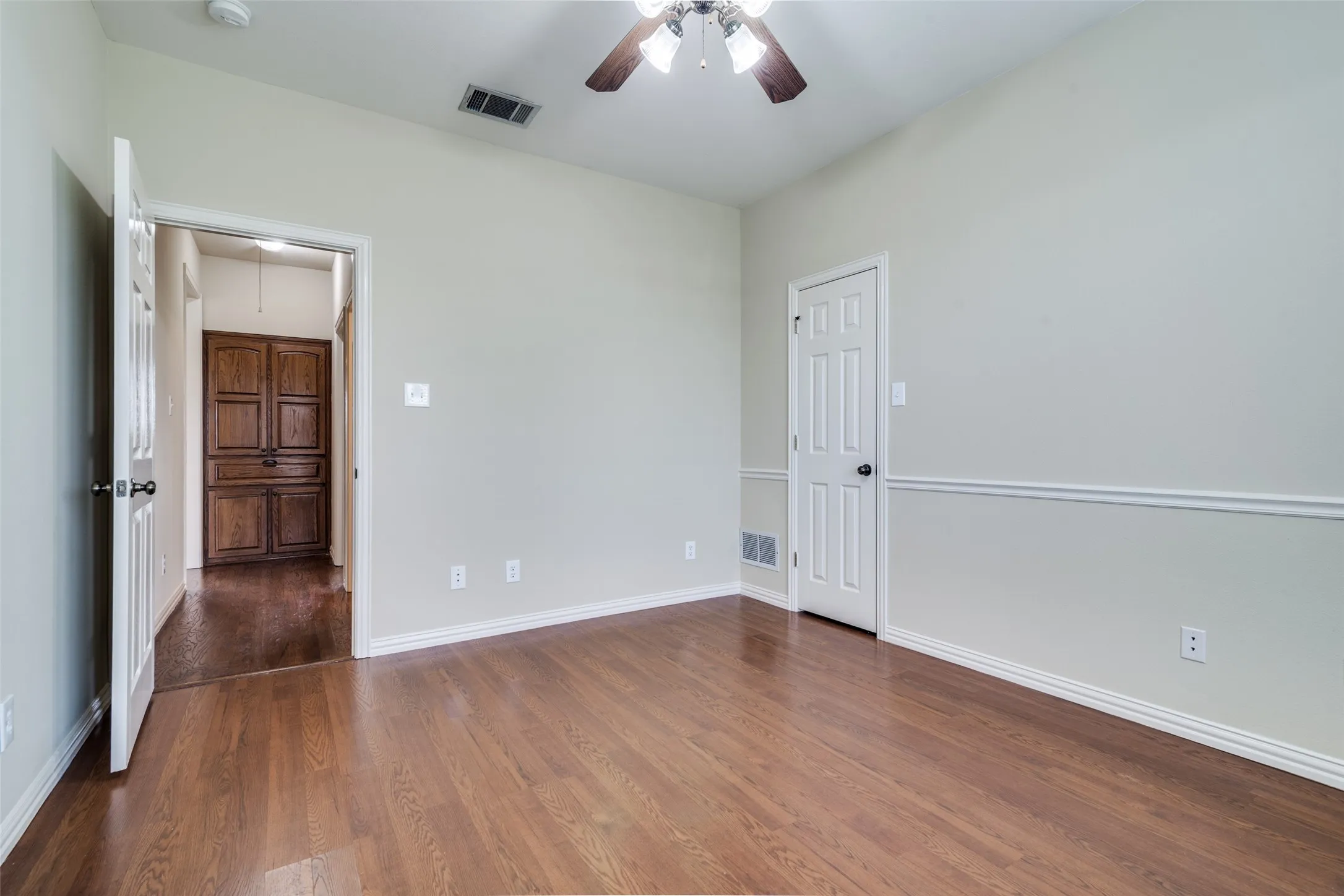 Single Family Residence For Sale in Kaufman County , 9798 Helms Trail, Forney, Texas 75126, 3 Bedrooms, 2 Bathrooms, 2 Garage spaces, 2,094 Sqft, built in 1999, Preowned, Price $650,000, mls#21232616, Real Estate Agent in Forney, Homes For Sale in Kaufman county, Homes For Sale in Forney, Realtor in Forney Texas, Real Estate Brokerage Independent Realty Texas, Luminita Cordes Realtor