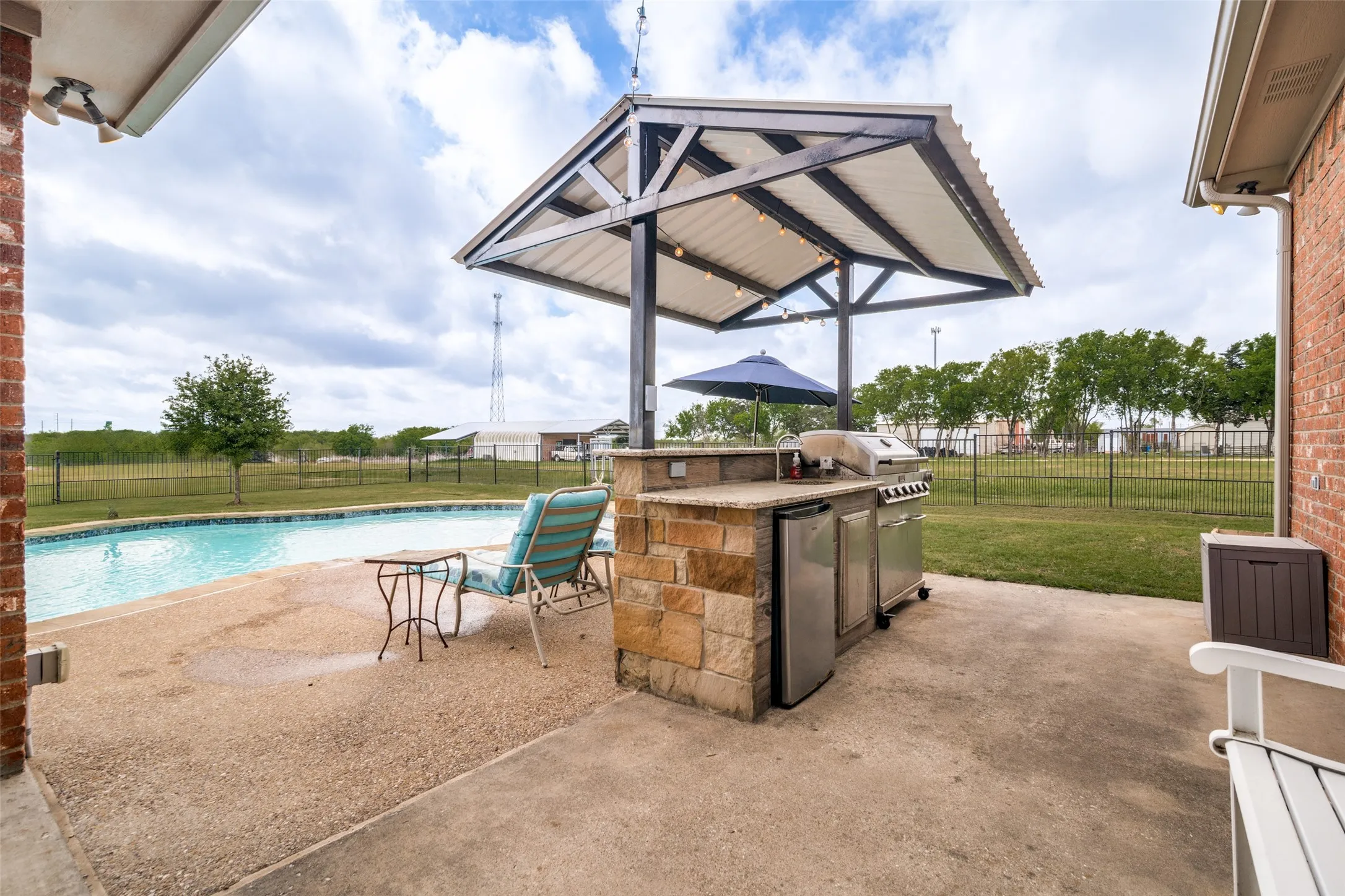 Outdoor Kitchen