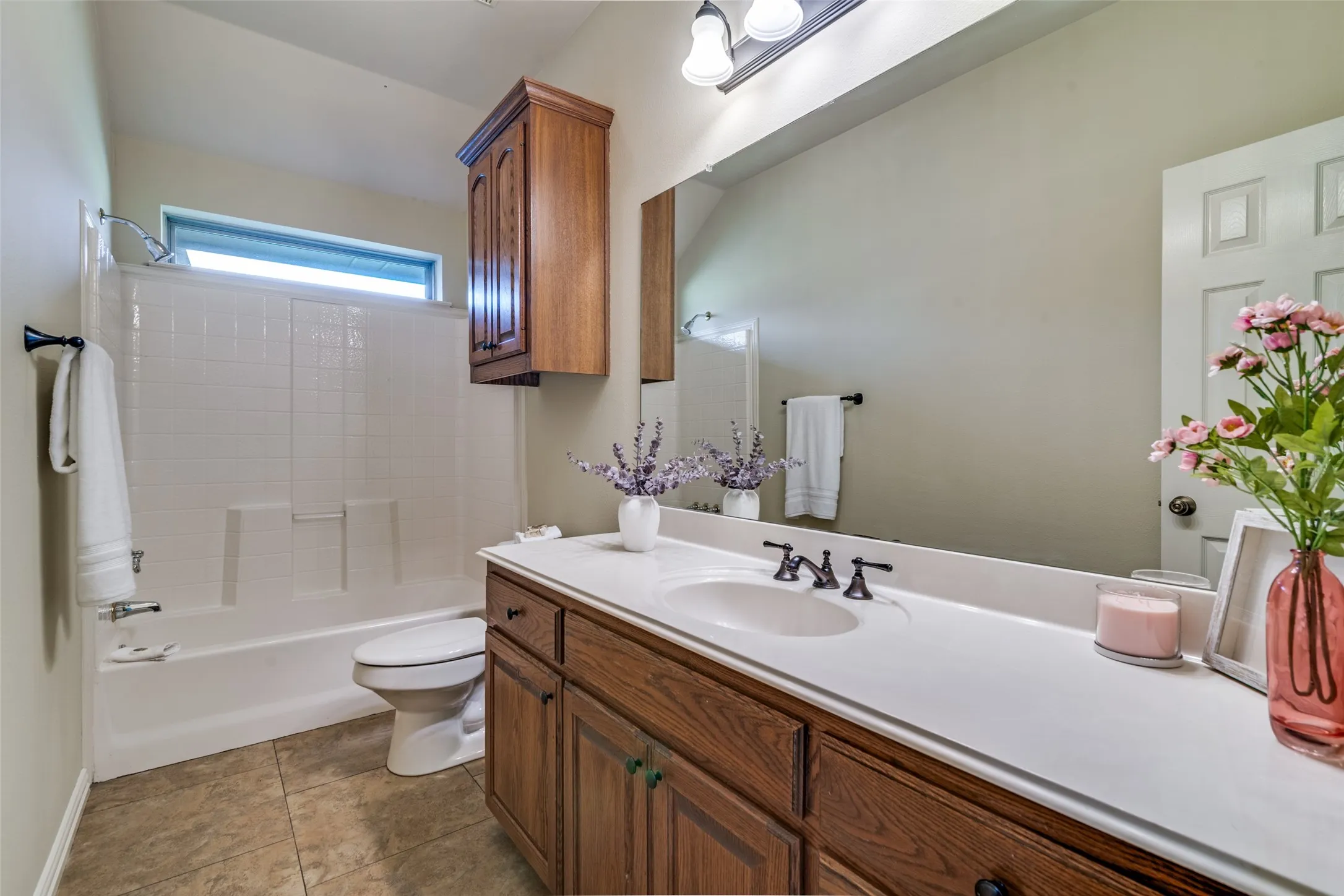 Single Family Residence For Sale in Kaufman County , 9798 Helms Trail, Forney, Texas 75126, 3 Bedrooms, 2 Bathrooms, 2 Garage spaces, 2,094 Sqft, built in 1999, Preowned, Price $650,000, mls#21232616, Real Estate Agent in Forney, Homes For Sale in Kaufman county, Homes For Sale in Forney, Realtor in Forney Texas, Real Estate Brokerage Independent Realty Texas, Luminita Cordes Realtor