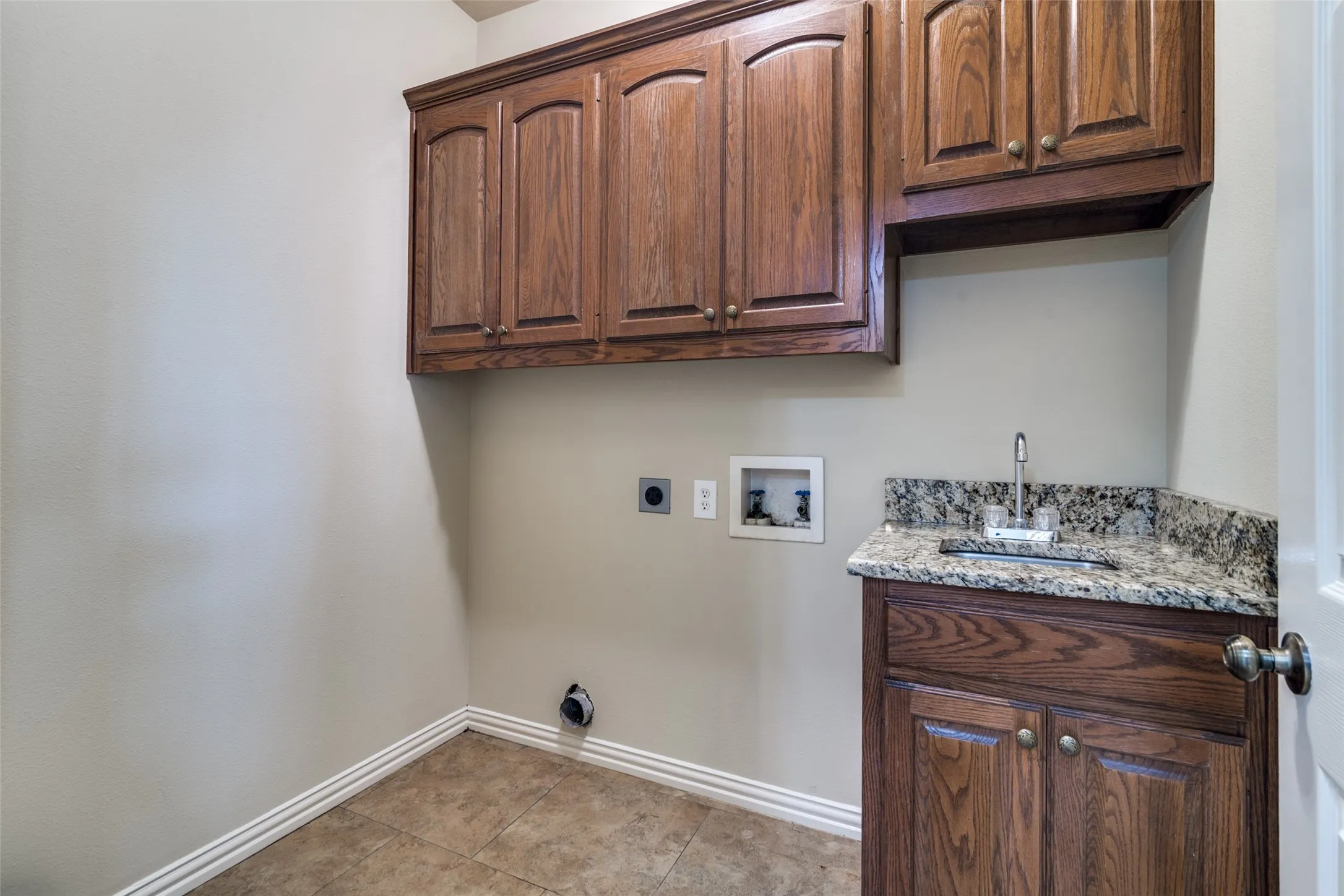 Single Family Residence For Sale in Kaufman County , 9798 Helms Trail, Forney, Texas 75126, 3 Bedrooms, 2 Bathrooms, 2 Garage spaces, 2,094 Sqft, built in 1999, Preowned, Price $650,000, mls#21232616, Real Estate Agent in Forney, Homes For Sale in Kaufman county, Homes For Sale in Forney, Realtor in Forney Texas, Real Estate Brokerage Independent Realty Texas, Luminita Cordes Realtor