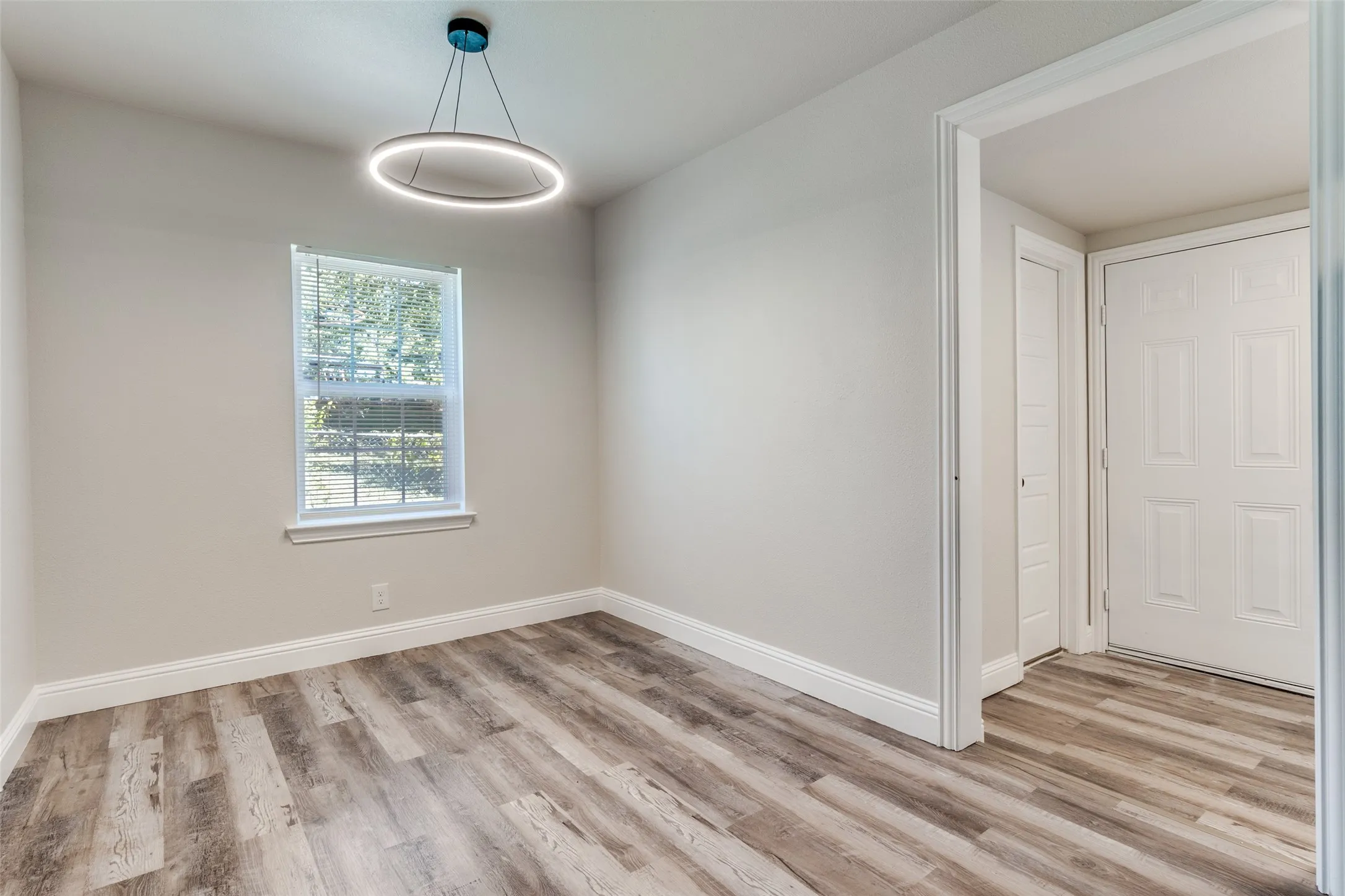 Single Family Residence For Sale in Dallas County , 6352 Latta Street, Dallas, Texas 75227, 4 Bedroom, 2 Bathroom, Garage spaces, 1,302 Sqft, built in 1954, Preowned, mls#21226894, Real Estate Agent in Dallas, Homes For Sale in Dallas county, Homes For Sale in Dallas, Realtor in Dallas Texas, Real Estate Brokerage Independent Realty Texas, Luminita Cordes Realtor