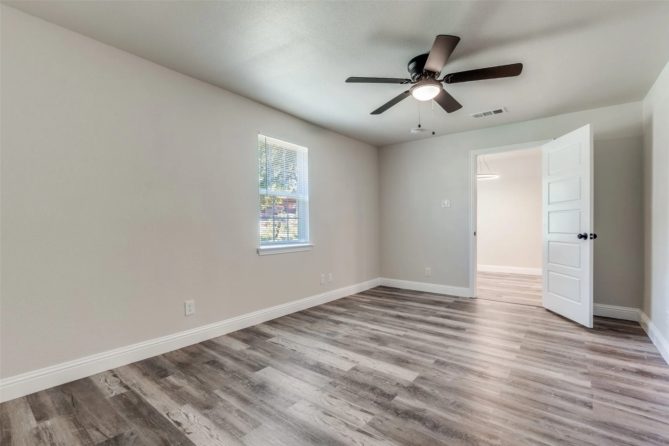 Single Family Residence For Sale in Dallas County , 6352 Latta Street, Dallas, Texas 75227, 4 Bedroom, 2 Bathroom, Garage spaces, 1,302 Sqft, built in 1954, Preowned, mls#21226894, Real Estate Agent in Dallas, Homes For Sale in Dallas county, Homes For Sale in Dallas, Realtor in Dallas Texas, Real Estate Brokerage Independent Realty Texas, Luminita Cordes Realtor