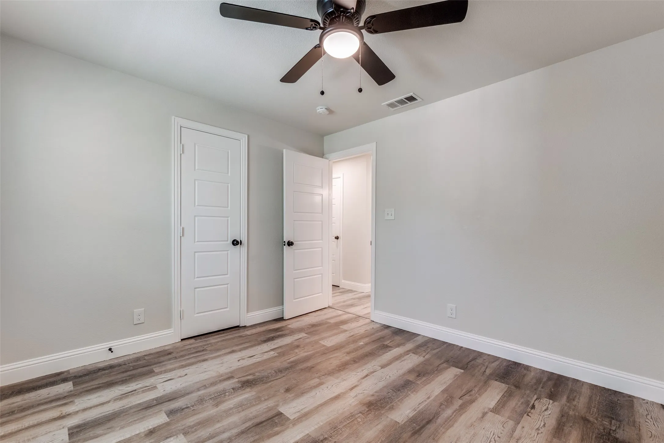 Single Family Residence For Sale in Dallas County , 6352 Latta Street, Dallas, Texas 75227, 4 Bedroom, 2 Bathroom, Garage spaces, 1,302 Sqft, built in 1954, Preowned, mls#21226894, Real Estate Agent in Dallas, Homes For Sale in Dallas county, Homes For Sale in Dallas, Realtor in Dallas Texas, Real Estate Brokerage Independent Realty Texas, Luminita Cordes Realtor