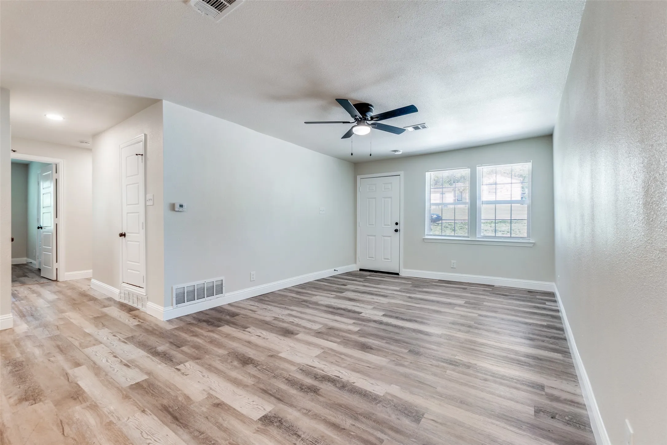Single Family Residence For Sale in Dallas County , 6352 Latta Street, Dallas, Texas 75227, 4 Bedroom, 2 Bathroom, Garage spaces, 1,302 Sqft, built in 1954, Preowned, mls#21226894, Real Estate Agent in Dallas, Homes For Sale in Dallas county, Homes For Sale in Dallas, Realtor in Dallas Texas, Real Estate Brokerage Independent Realty Texas, Luminita Cordes Realtor