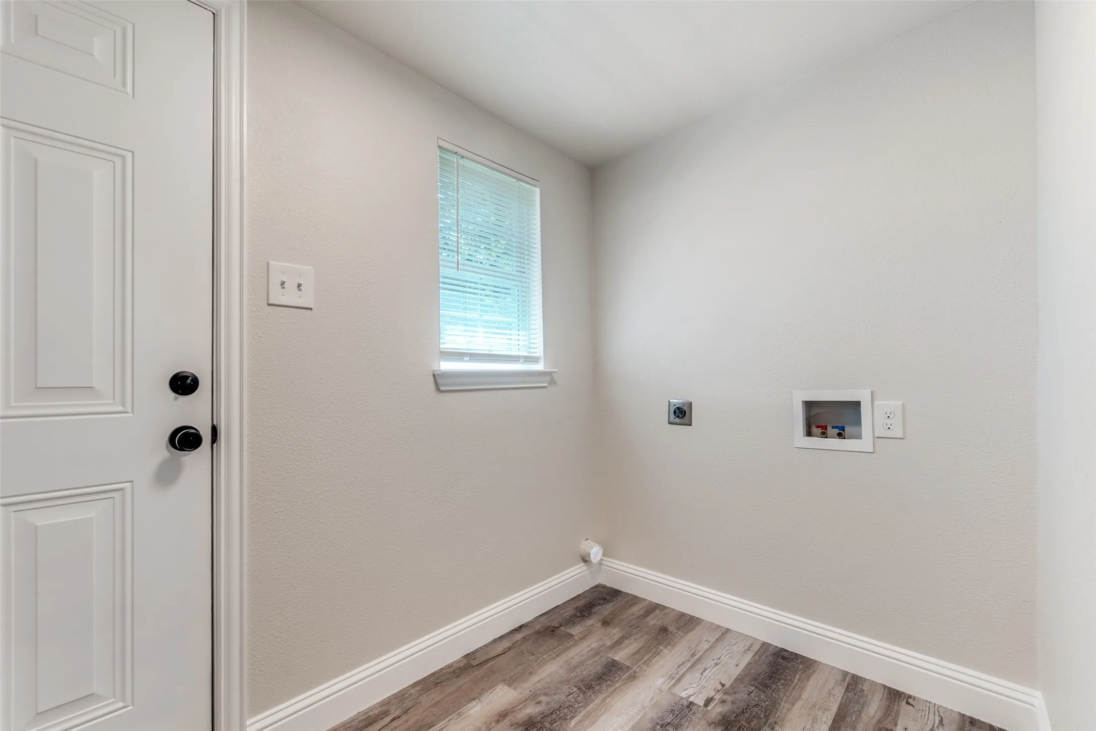 Single Family Residence For Sale in Dallas County , 6352 Latta Street, Dallas, Texas 75227, 4 Bedroom, 2 Bathroom, Garage spaces, 1,302 Sqft, built in 1954, Preowned, mls#21226894, Real Estate Agent in Dallas, Homes For Sale in Dallas county, Homes For Sale in Dallas, Realtor in Dallas Texas, Real Estate Brokerage Independent Realty Texas, Luminita Cordes Realtor